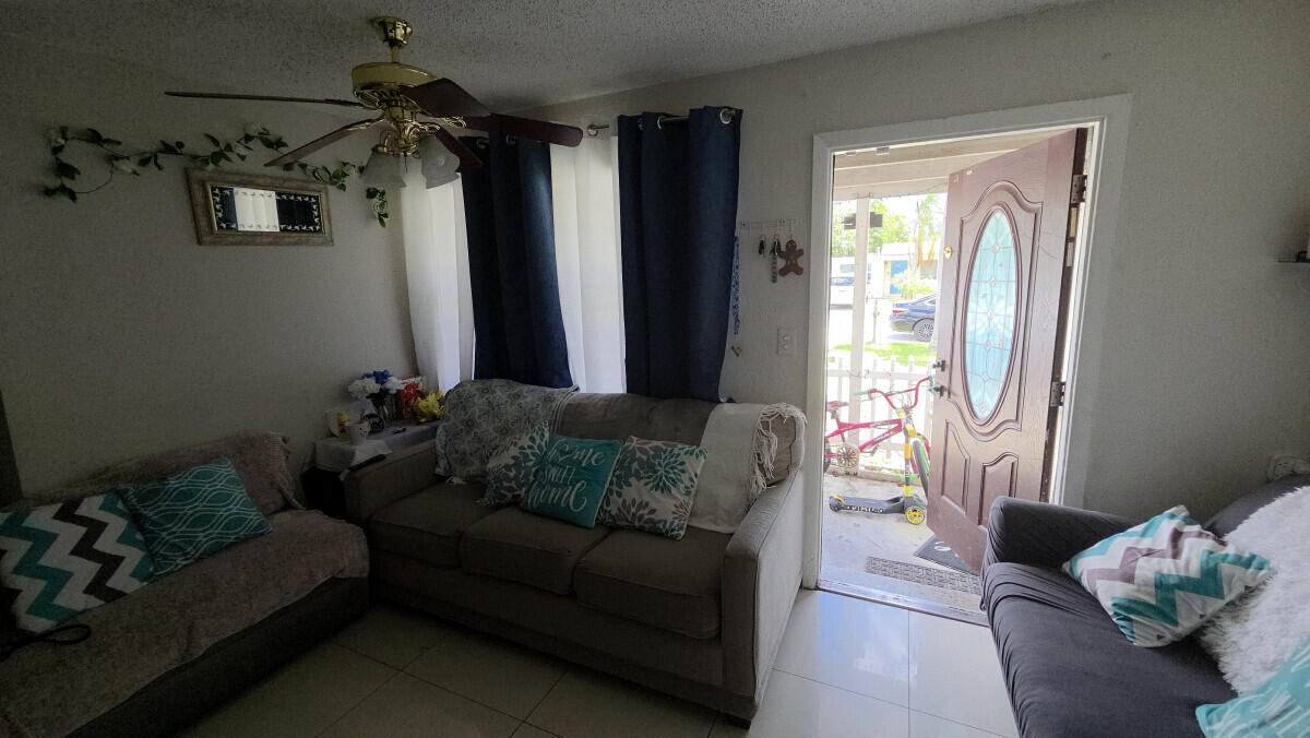 COLLIER MANOR 2ND ADD - Residential