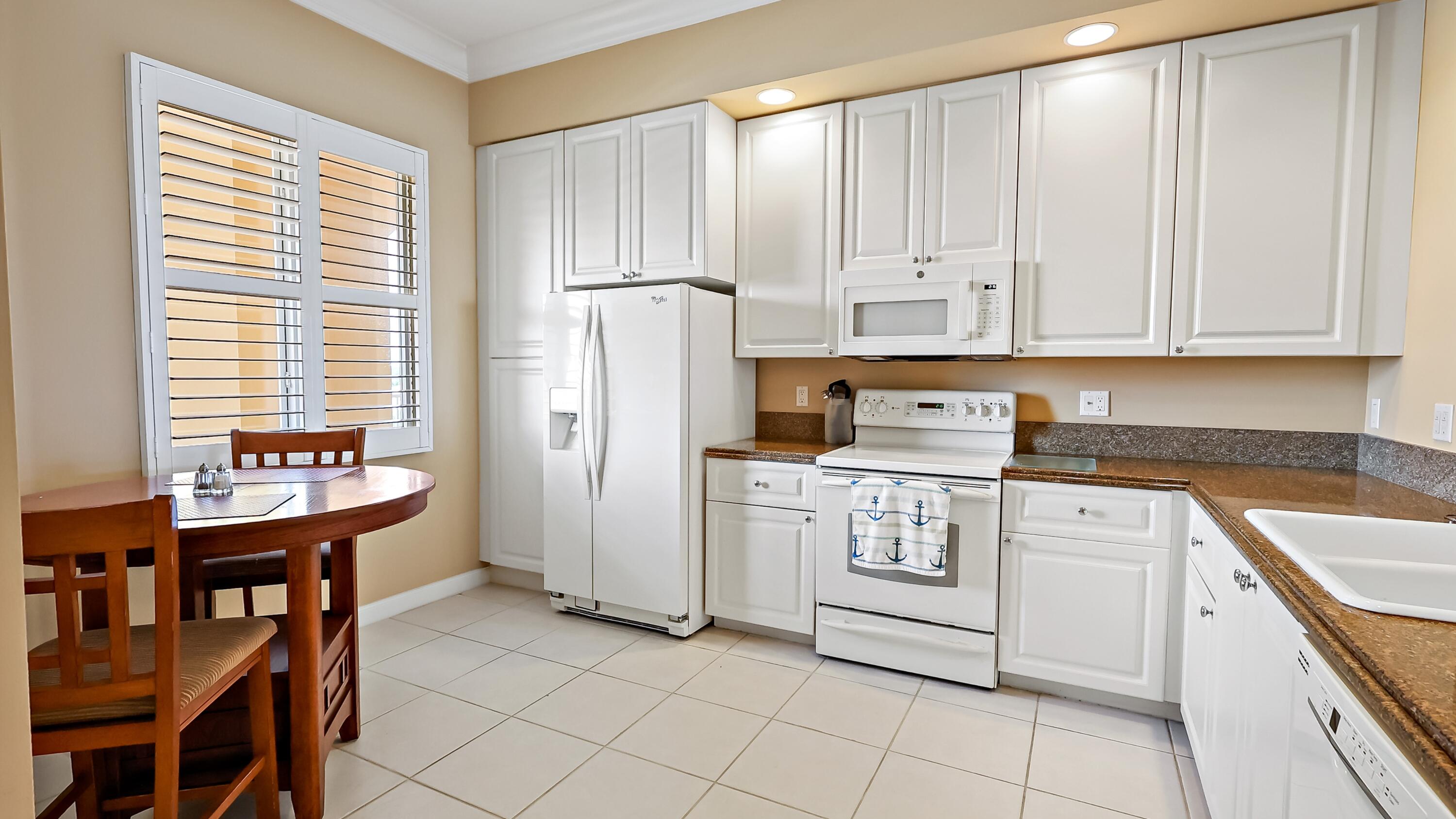 HARBOUR ISLE AT HUTCHINSON ISLAND EAST - Residential