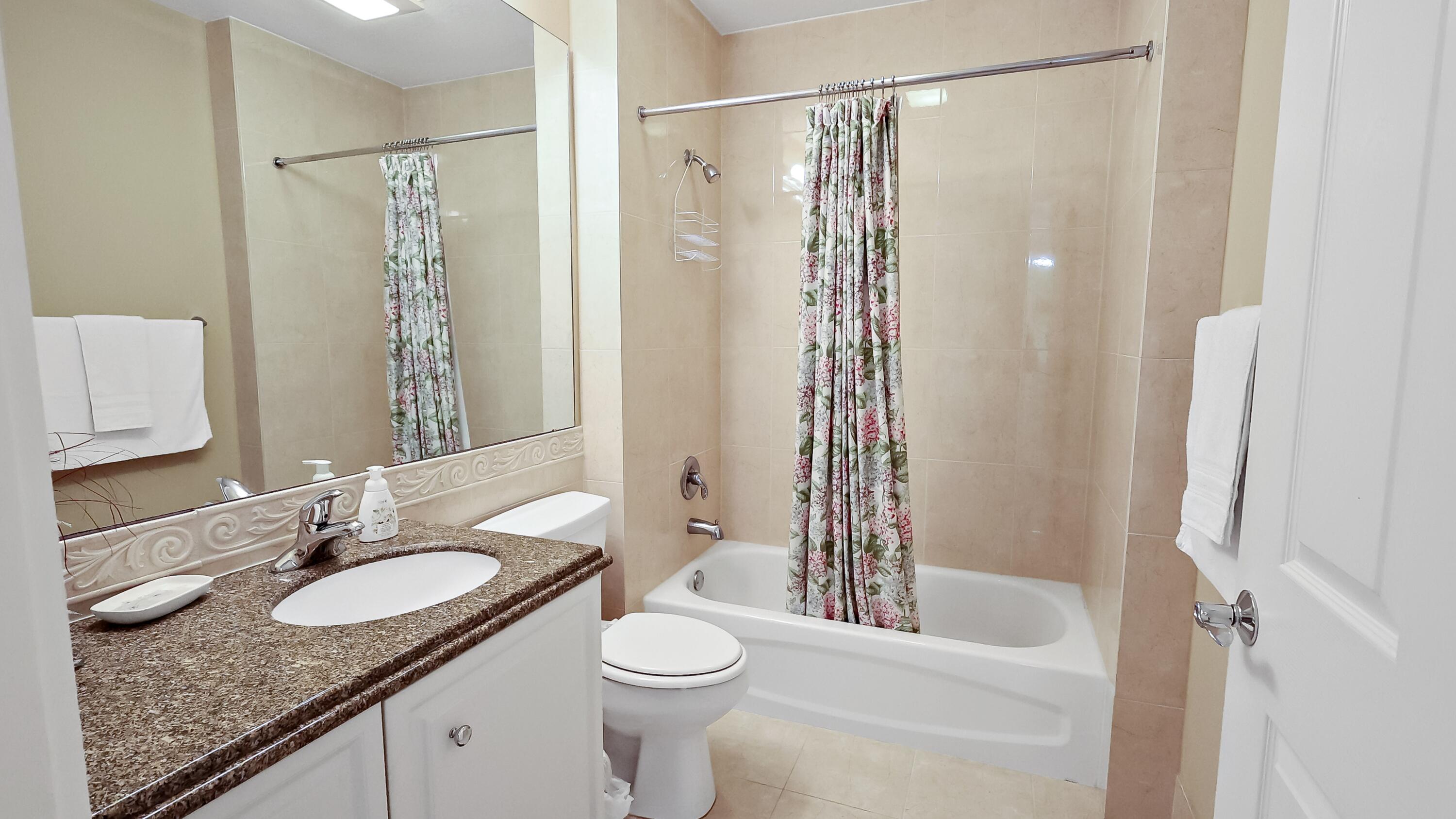 HARBOUR ISLE AT HUTCHINSON ISLAND EAST - Residential