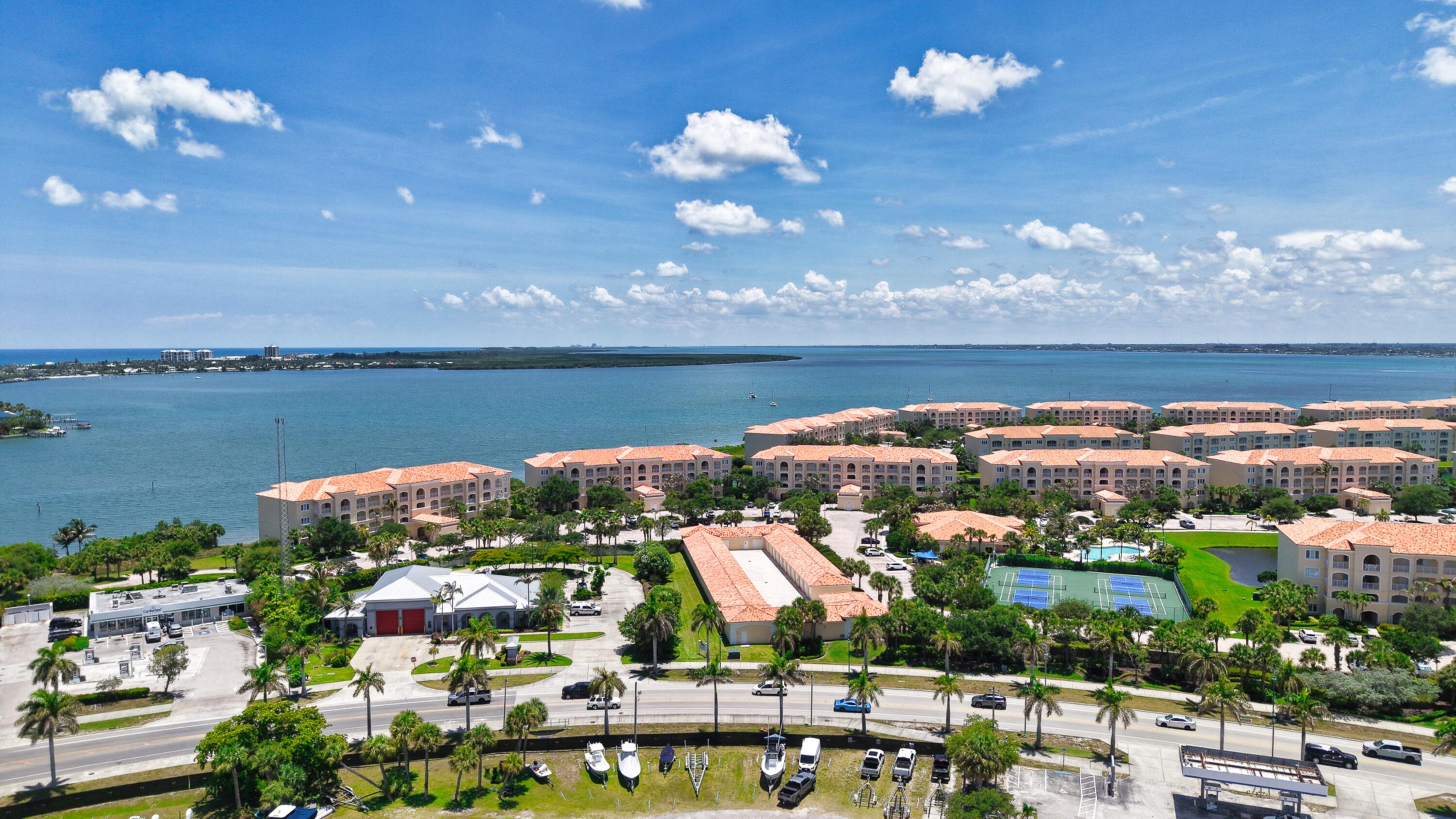 HARBOUR ISLE AT HUTCHINSON ISLAND EAST - Residential