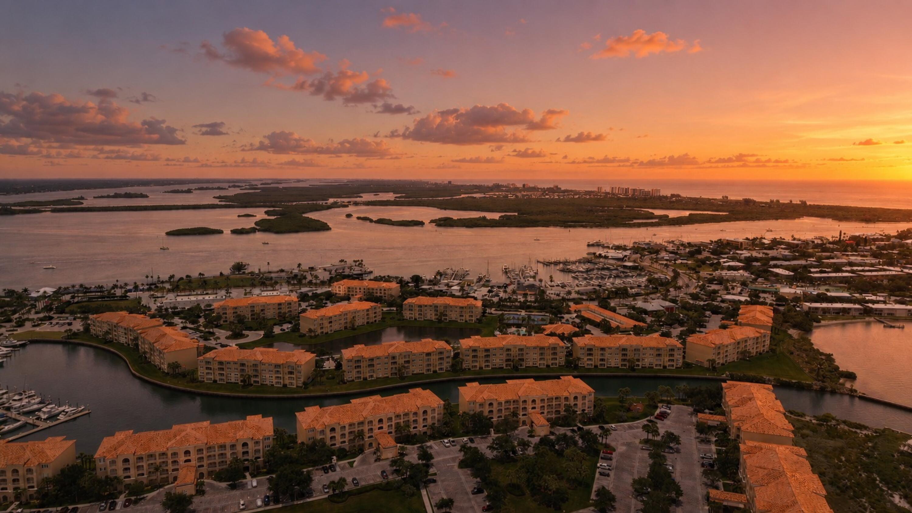 HARBOUR ISLE AT HUTCHINSON ISLAND EAST - Residential