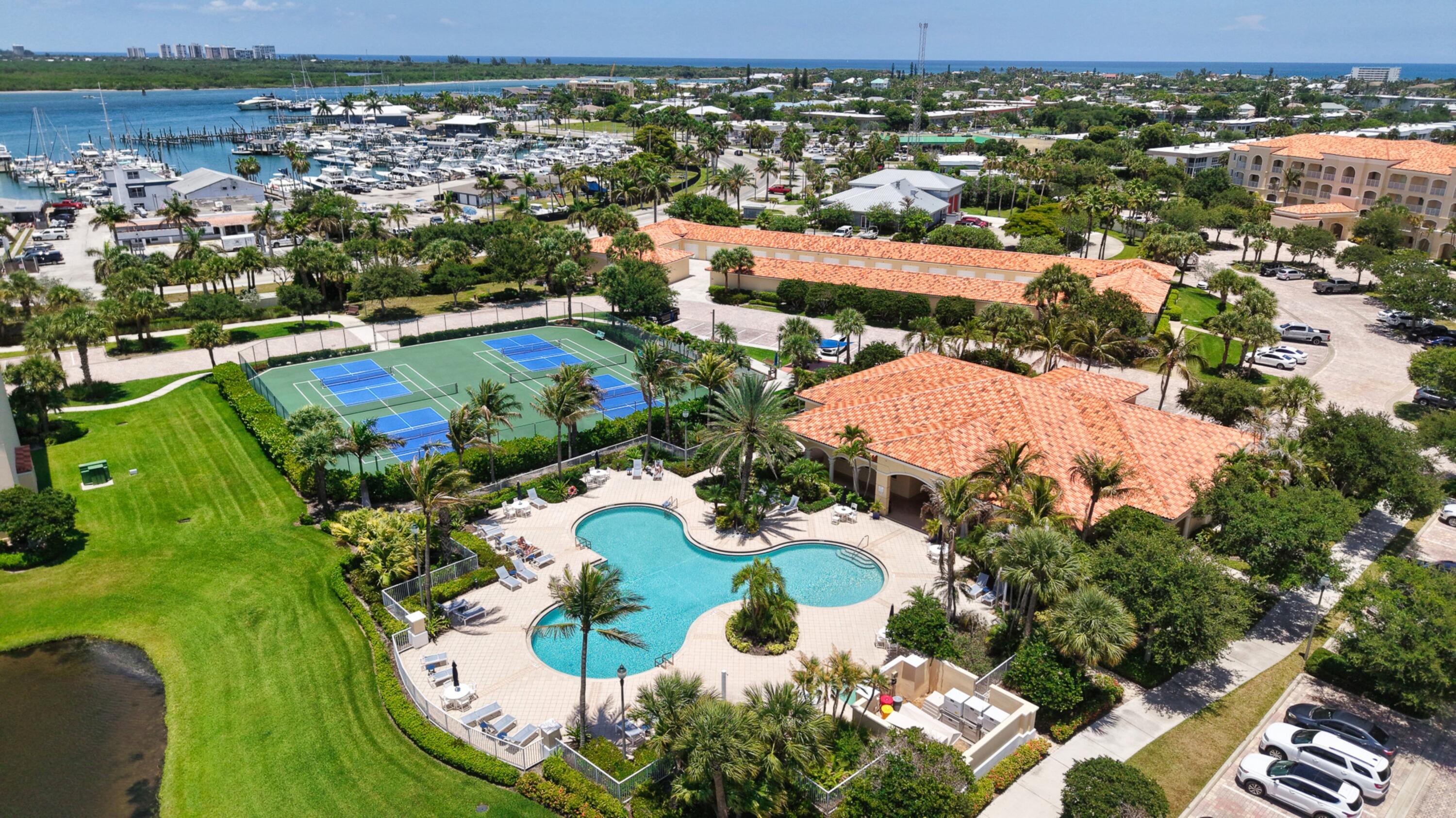 HARBOUR ISLE AT HUTCHINSON ISLAND EAST - Residential