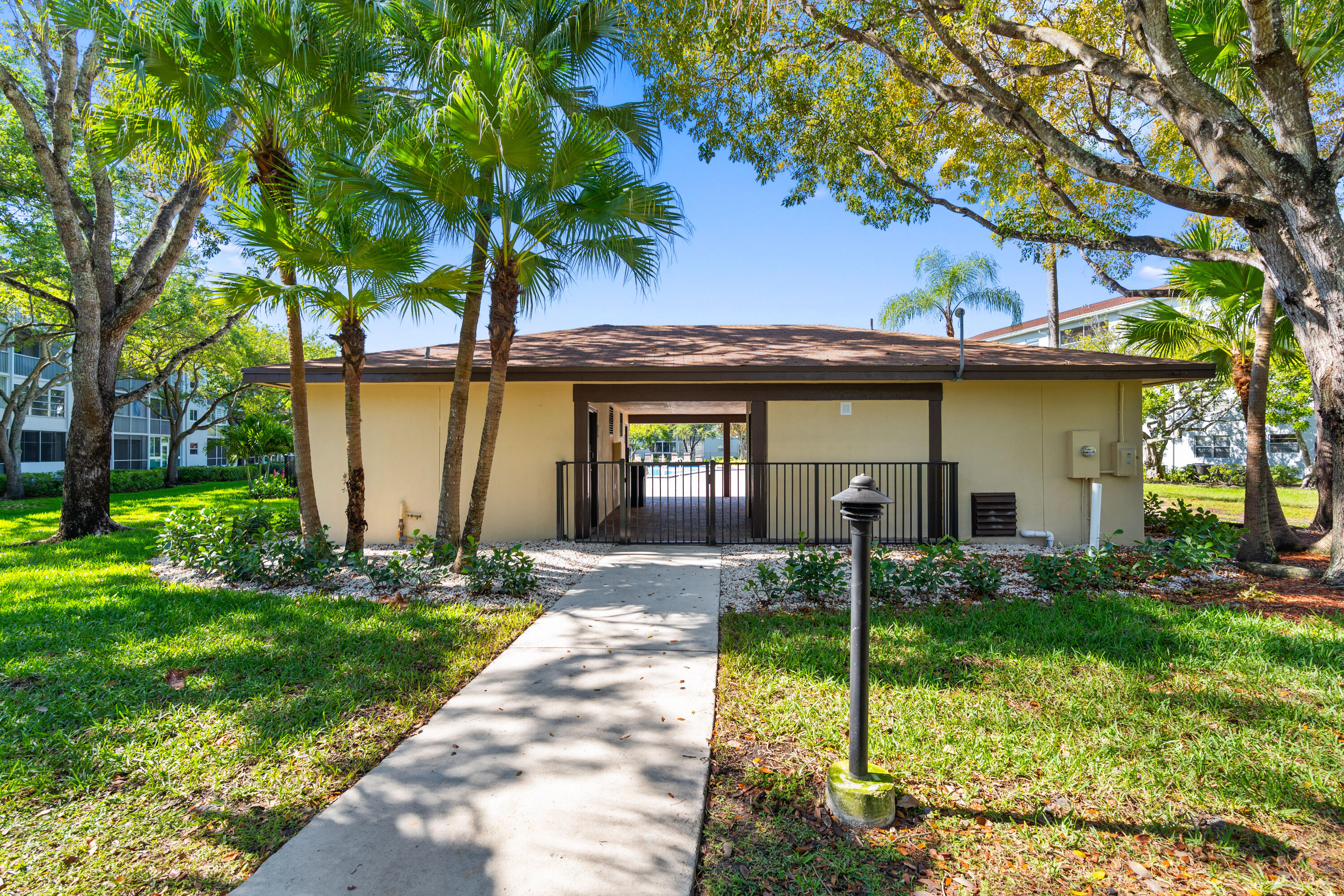 CAMBRIDGE AT CENTURY VILLAGE - Residential