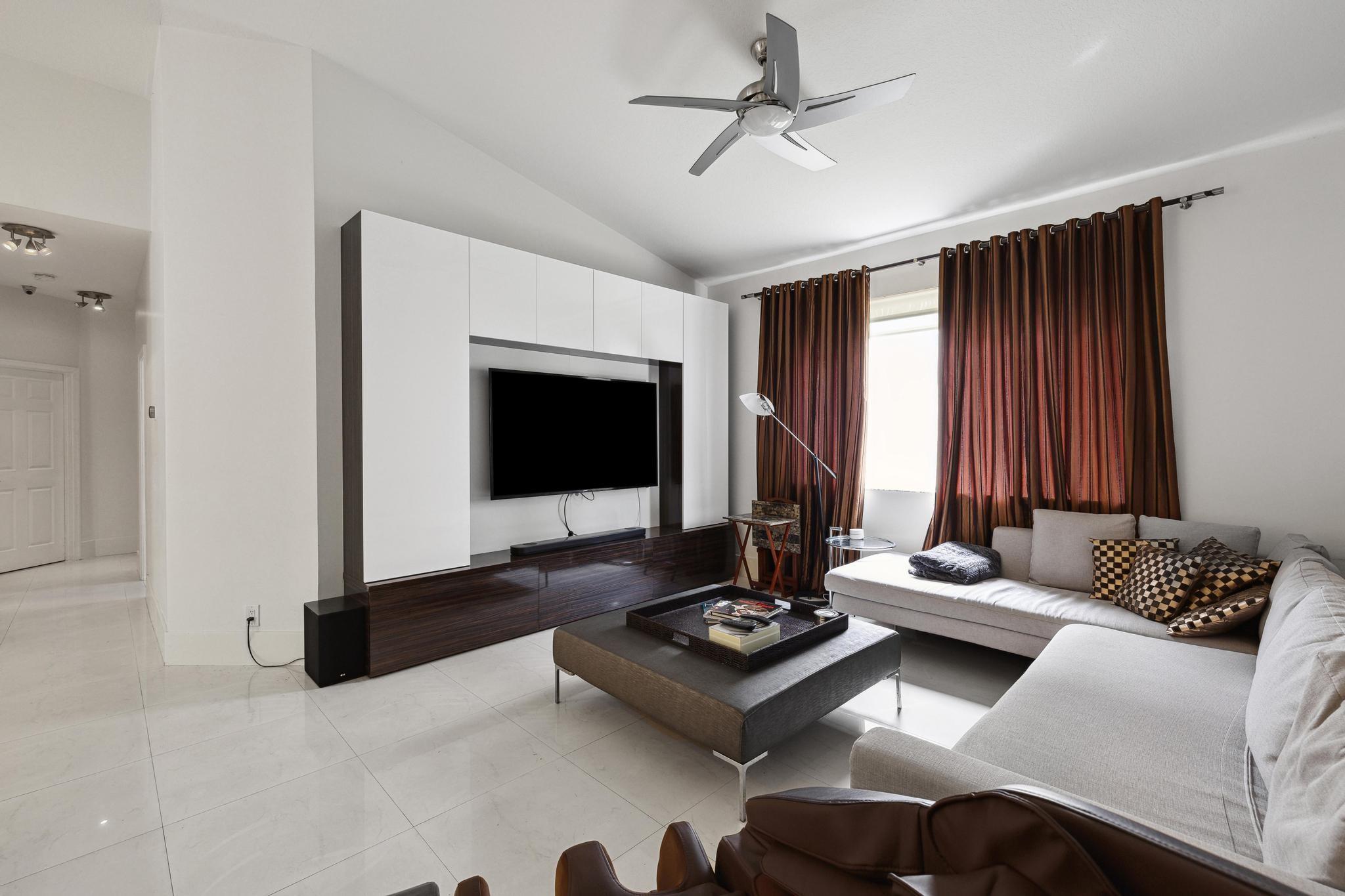 Regency Lakes At Coconut - Residential