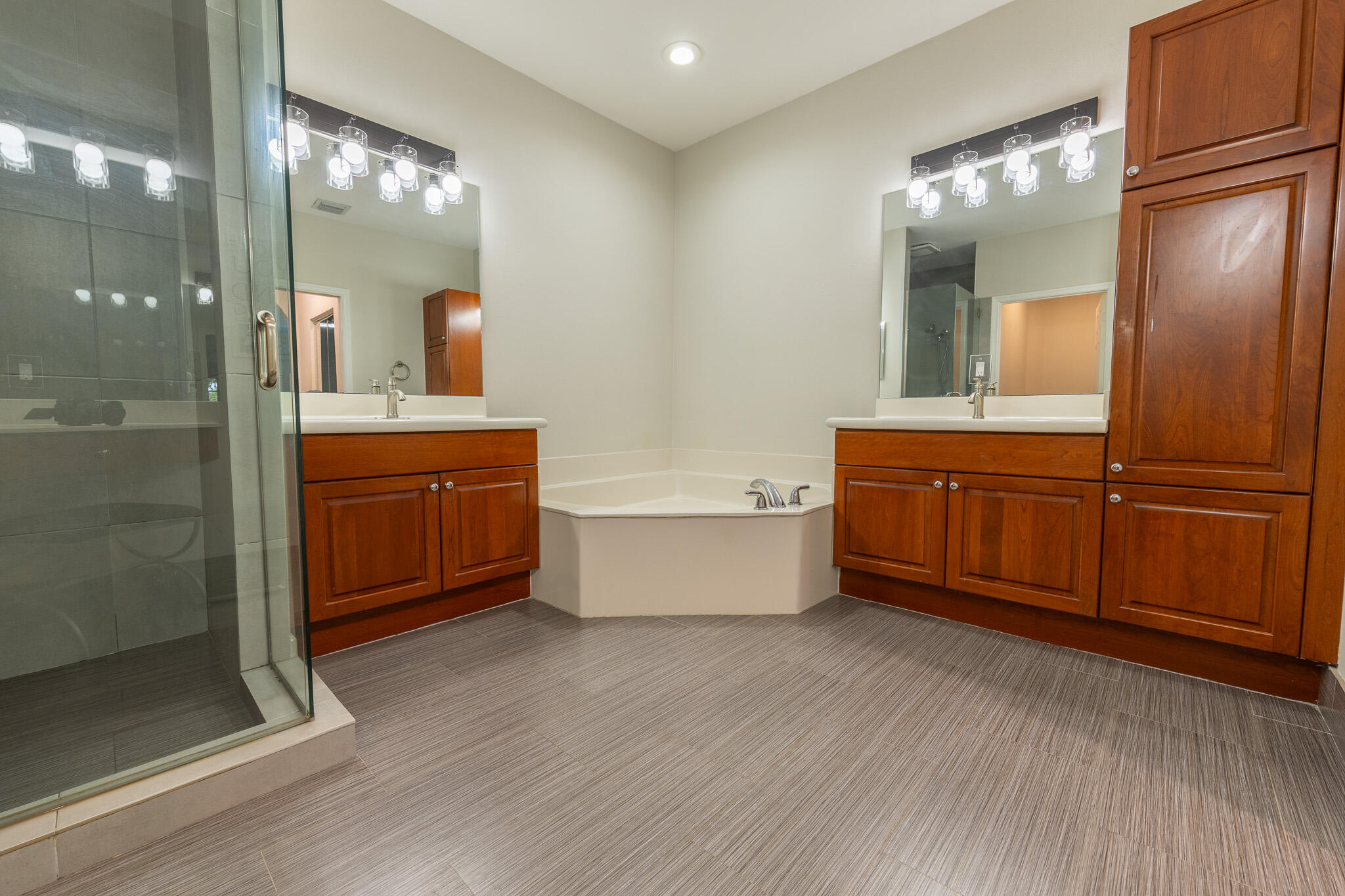 MARIPOSA POINTE AT WESTON TOWN - Residential