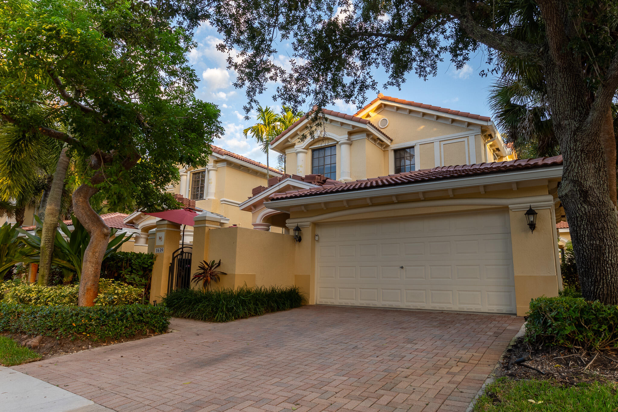 MARIPOSA POINTE AT WESTON TOWN - Residential