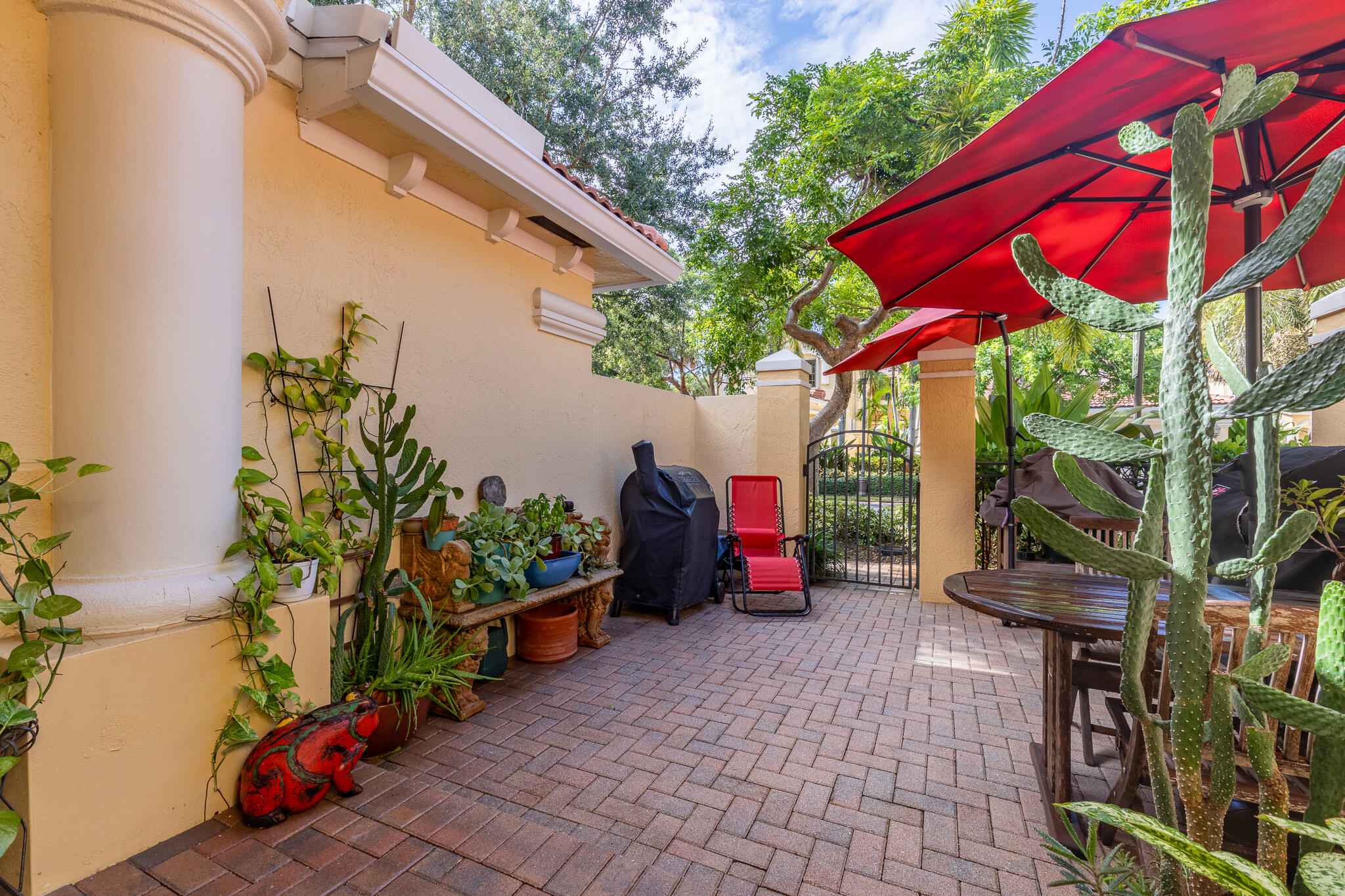 MARIPOSA POINTE AT WESTON TOWN - Residential