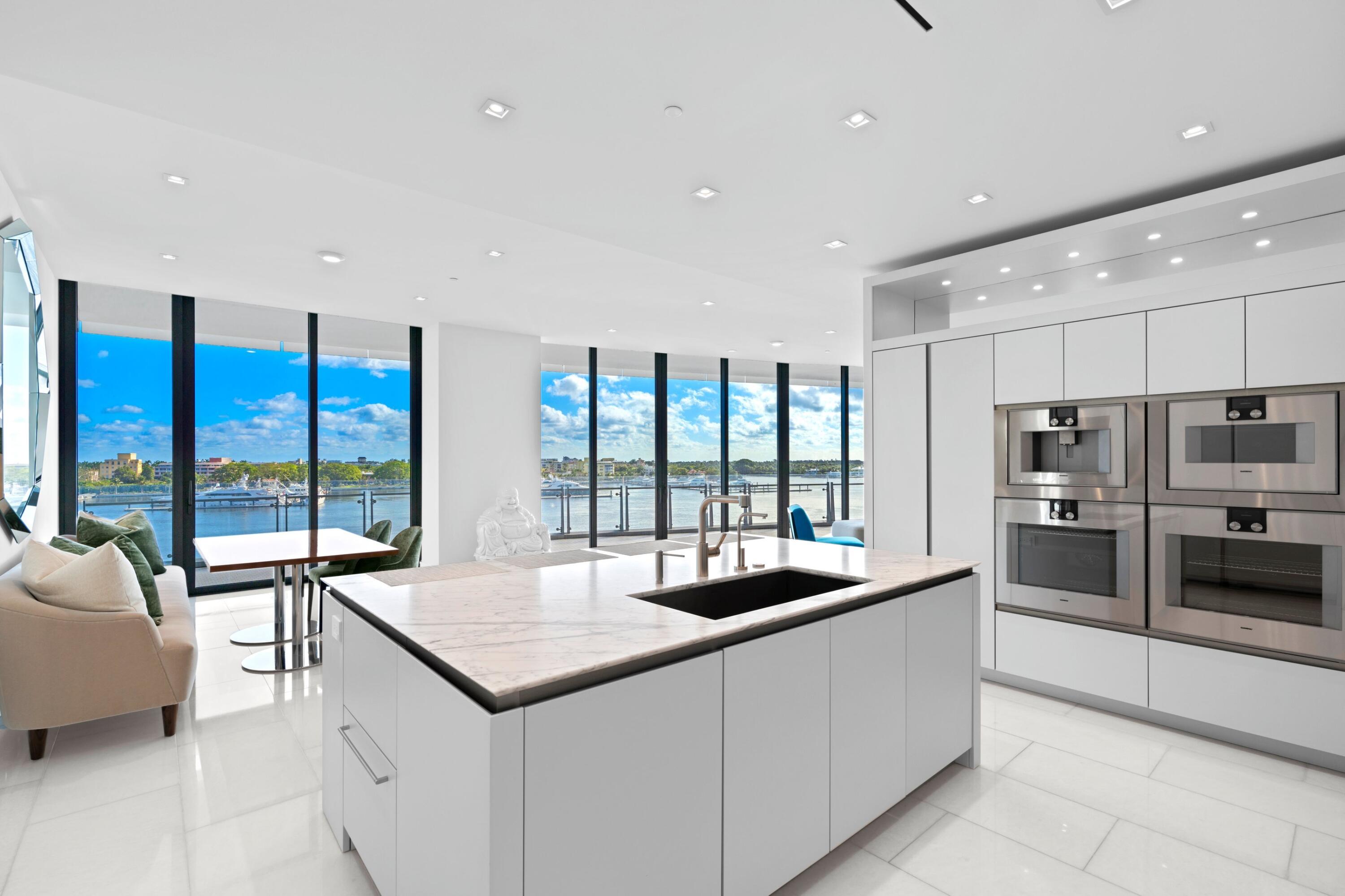 BRISTOL CONDO - Residential