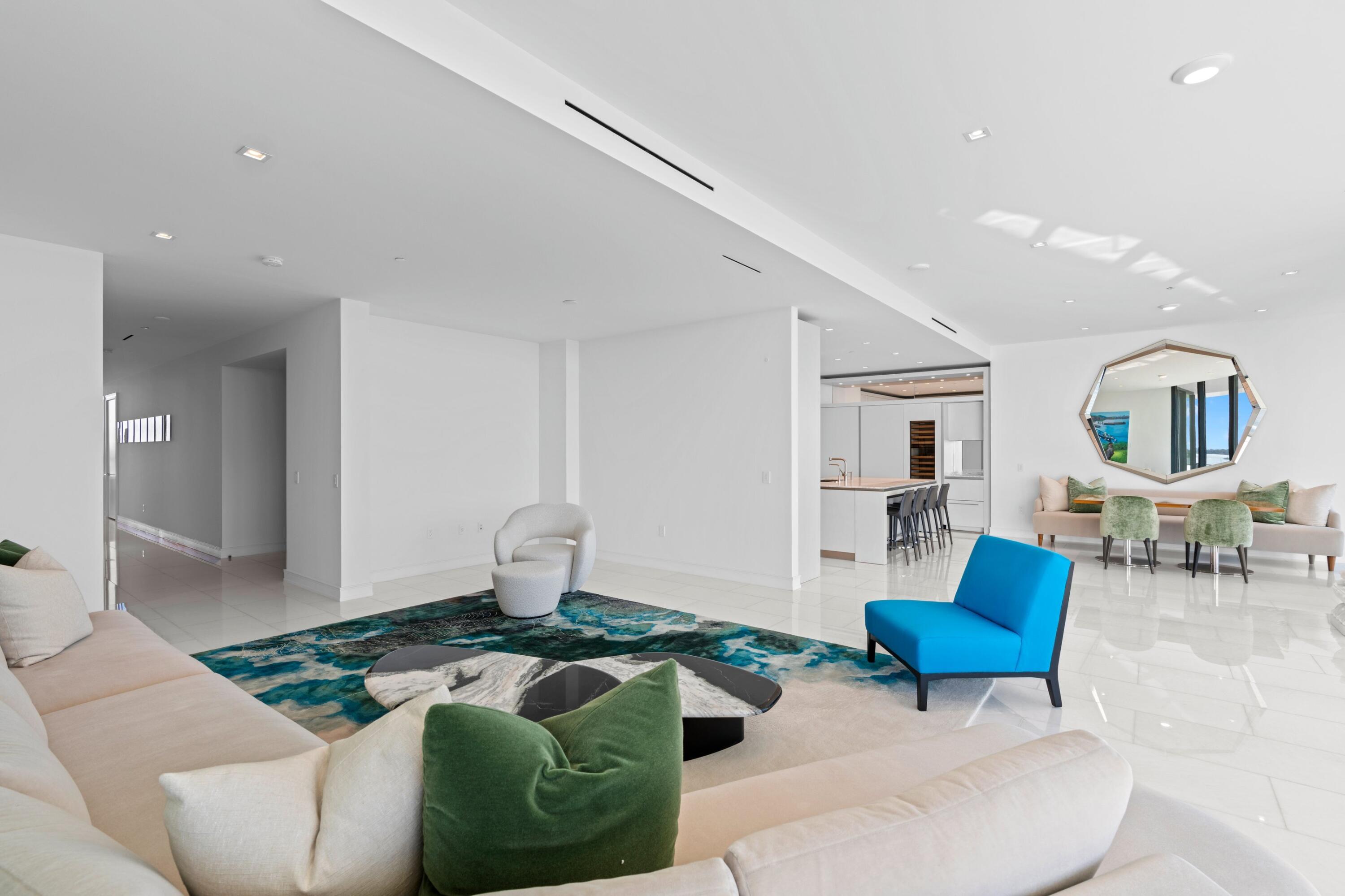 BRISTOL CONDO - Residential