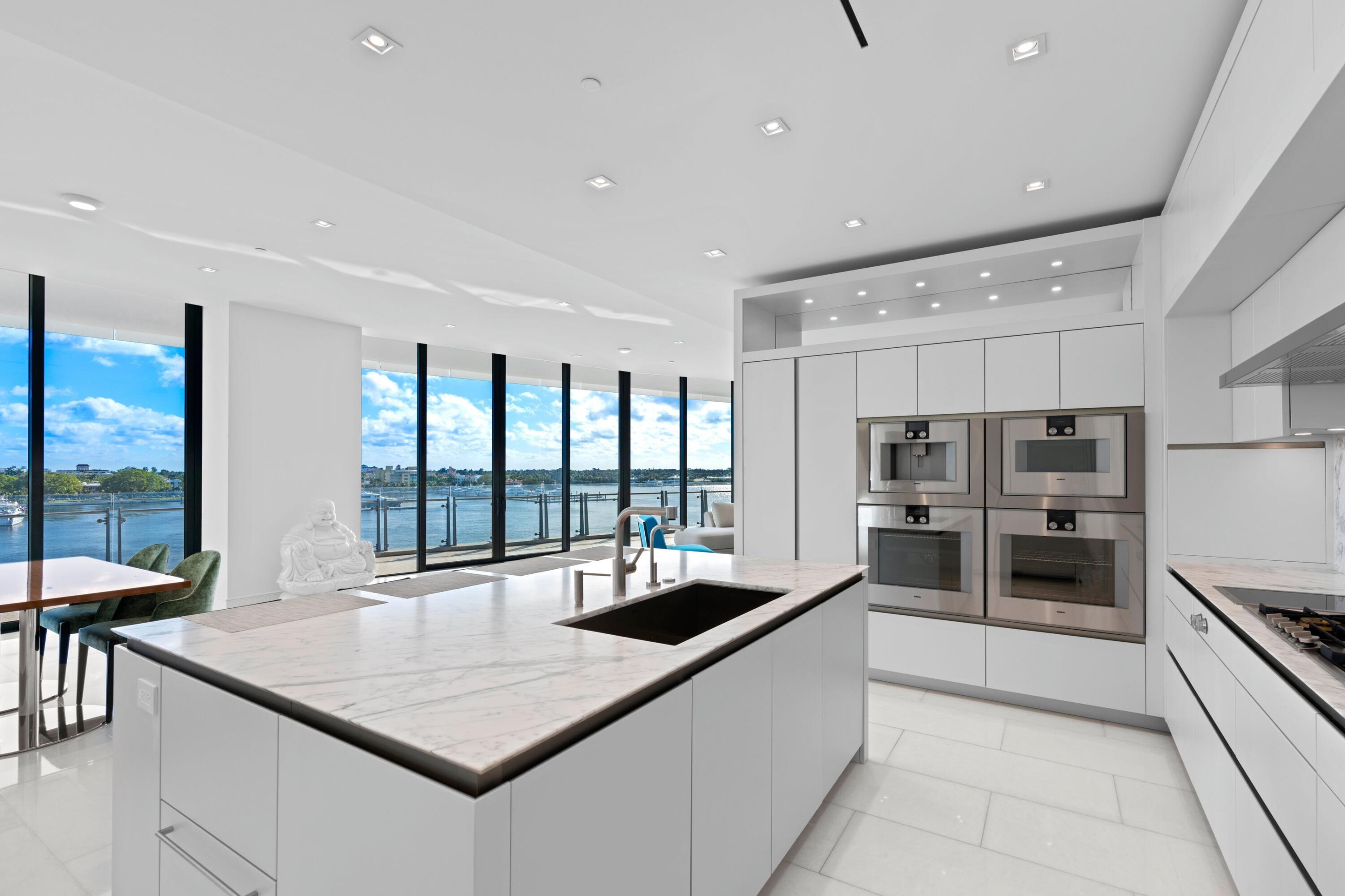 BRISTOL CONDO - Residential