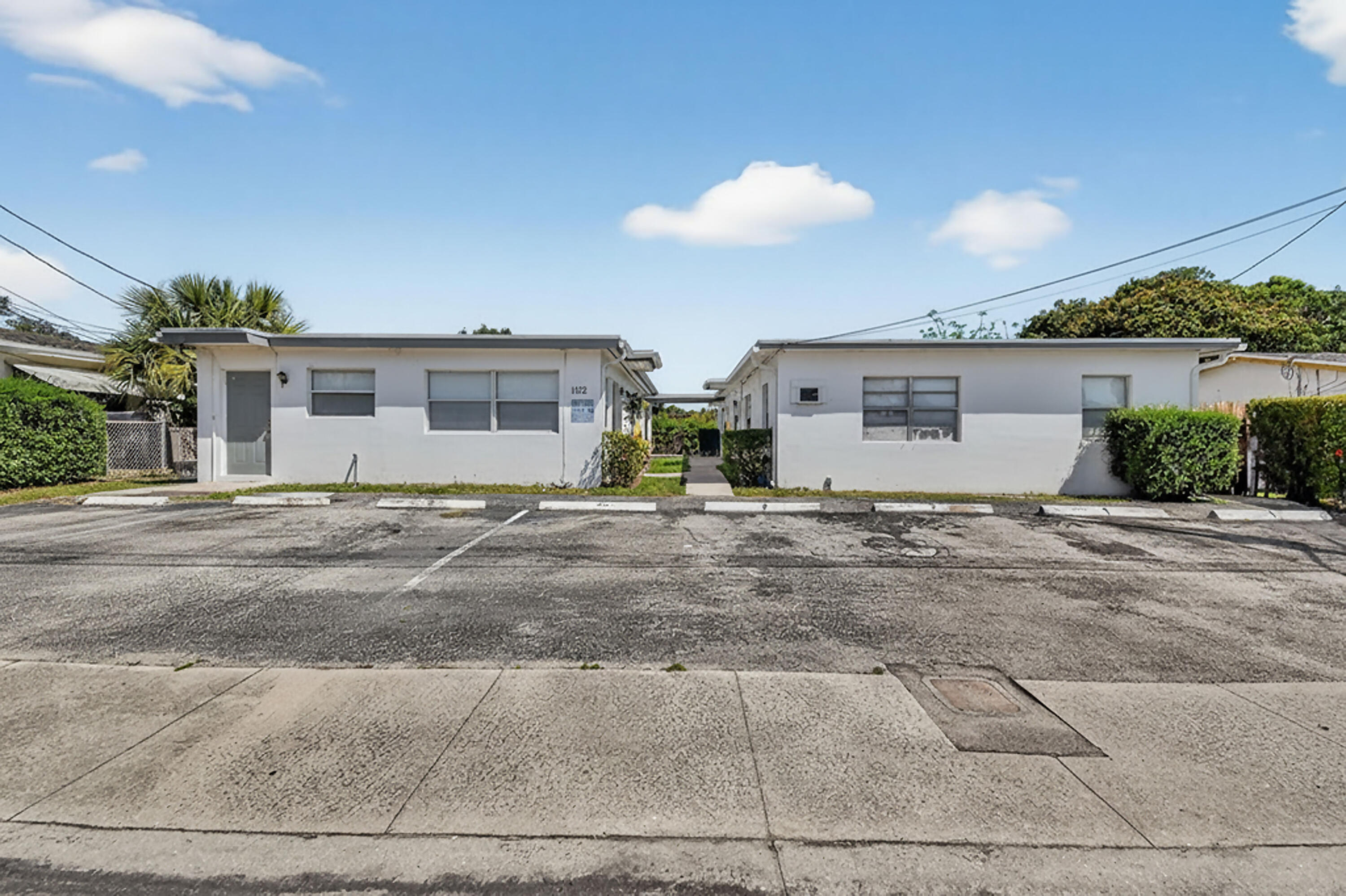 Investor Opportunity | 4-Unit Multifamily | Riviera Beach, FL Prime income-producing quadruplex in Riviera Beach's Pleasant Heights subdivision. Features (3) 2bed/1bath and (1) 3bed/1bath units across ±3,000 sq ft on a 0.17-acre lot. Annual leases in place. Minutes from Singer Island beaches, shopping, dining, and easy access to I-95 and Blue Heron Blvd. Excellent value-add potential in one of Palm Beach County's most affordable multifamily markets. Schedule your showing today!