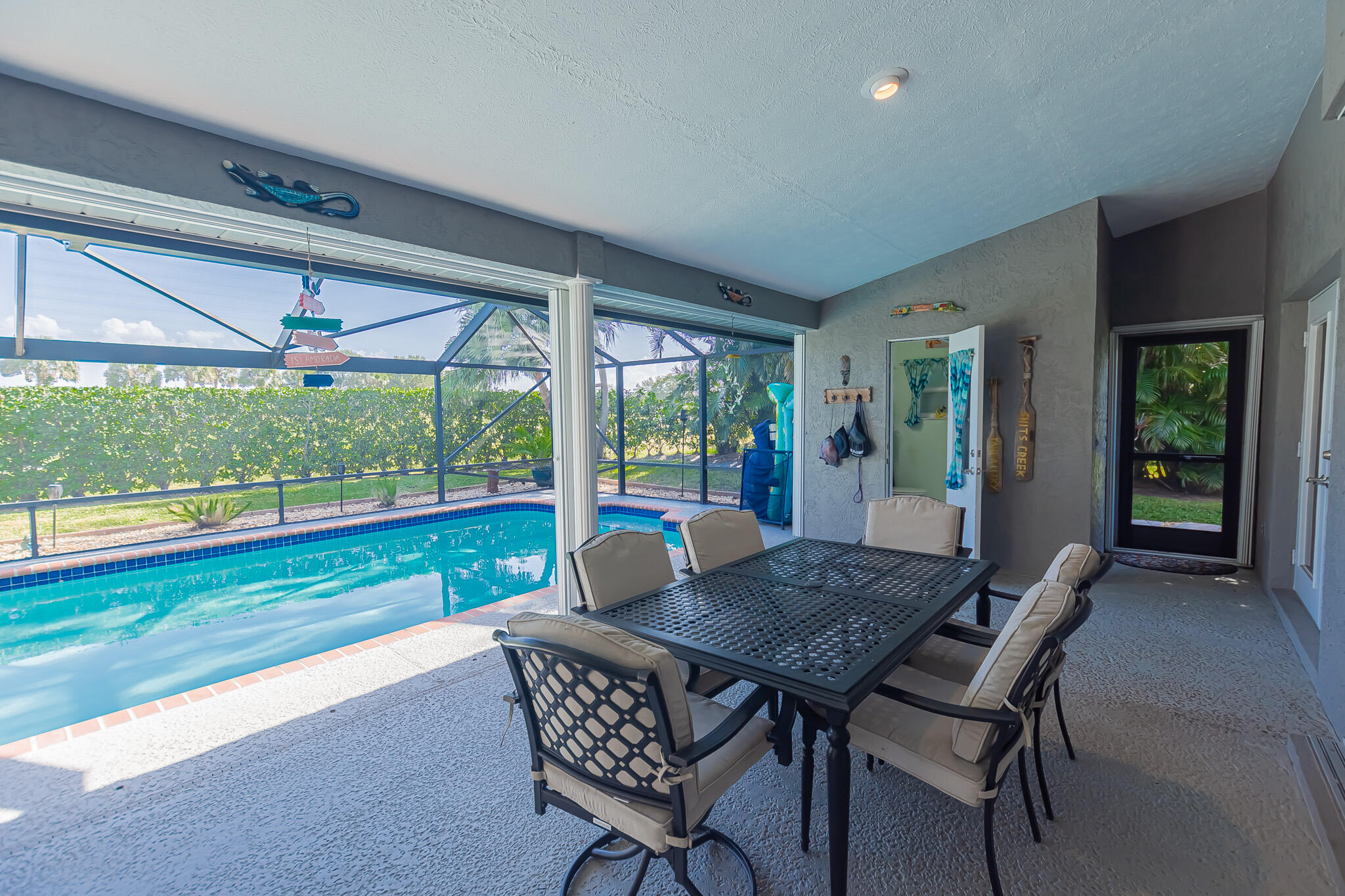 COUNTRY CLUB ESTATES - Residential