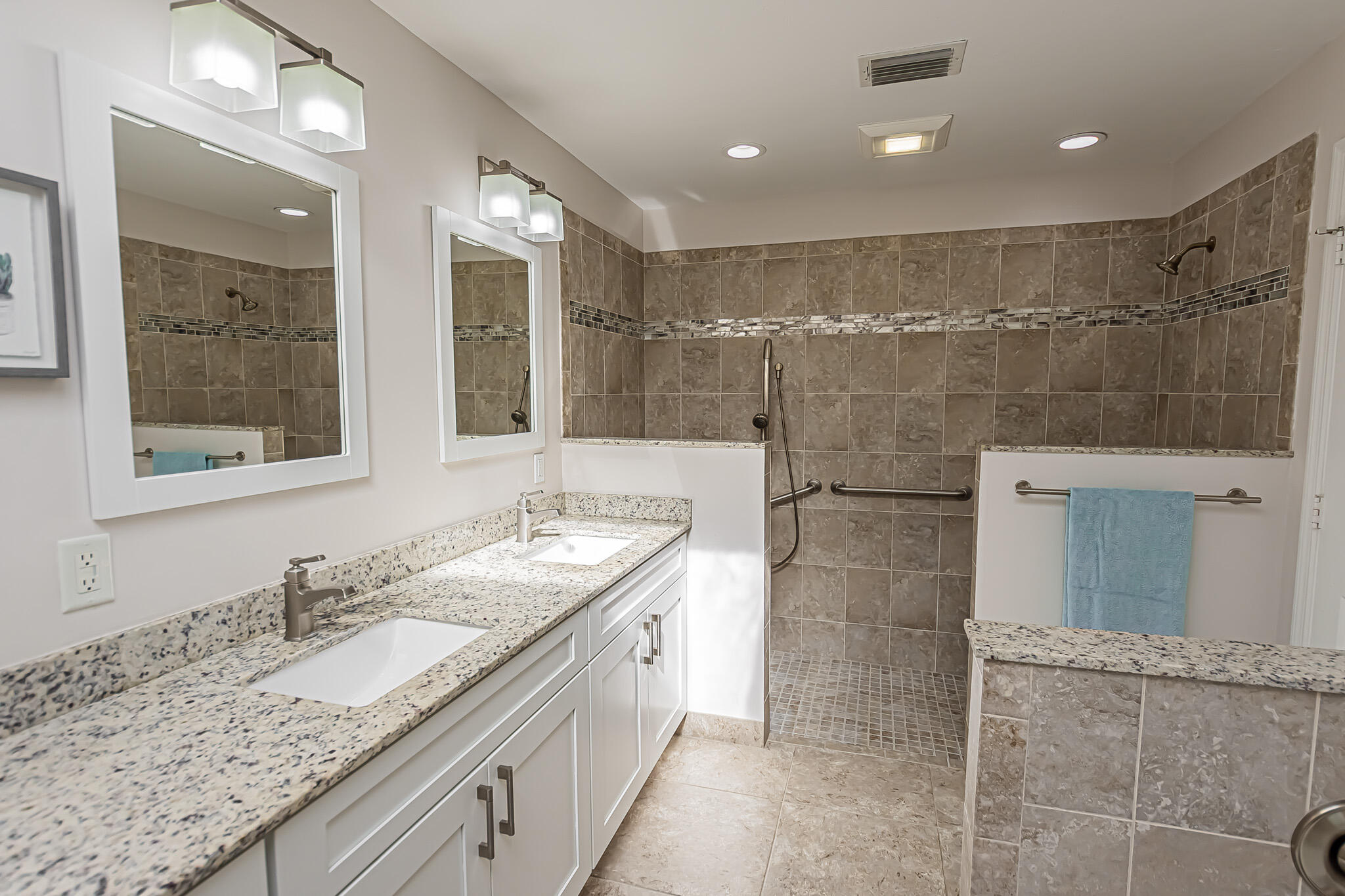 COUNTRY CLUB ESTATES - Residential