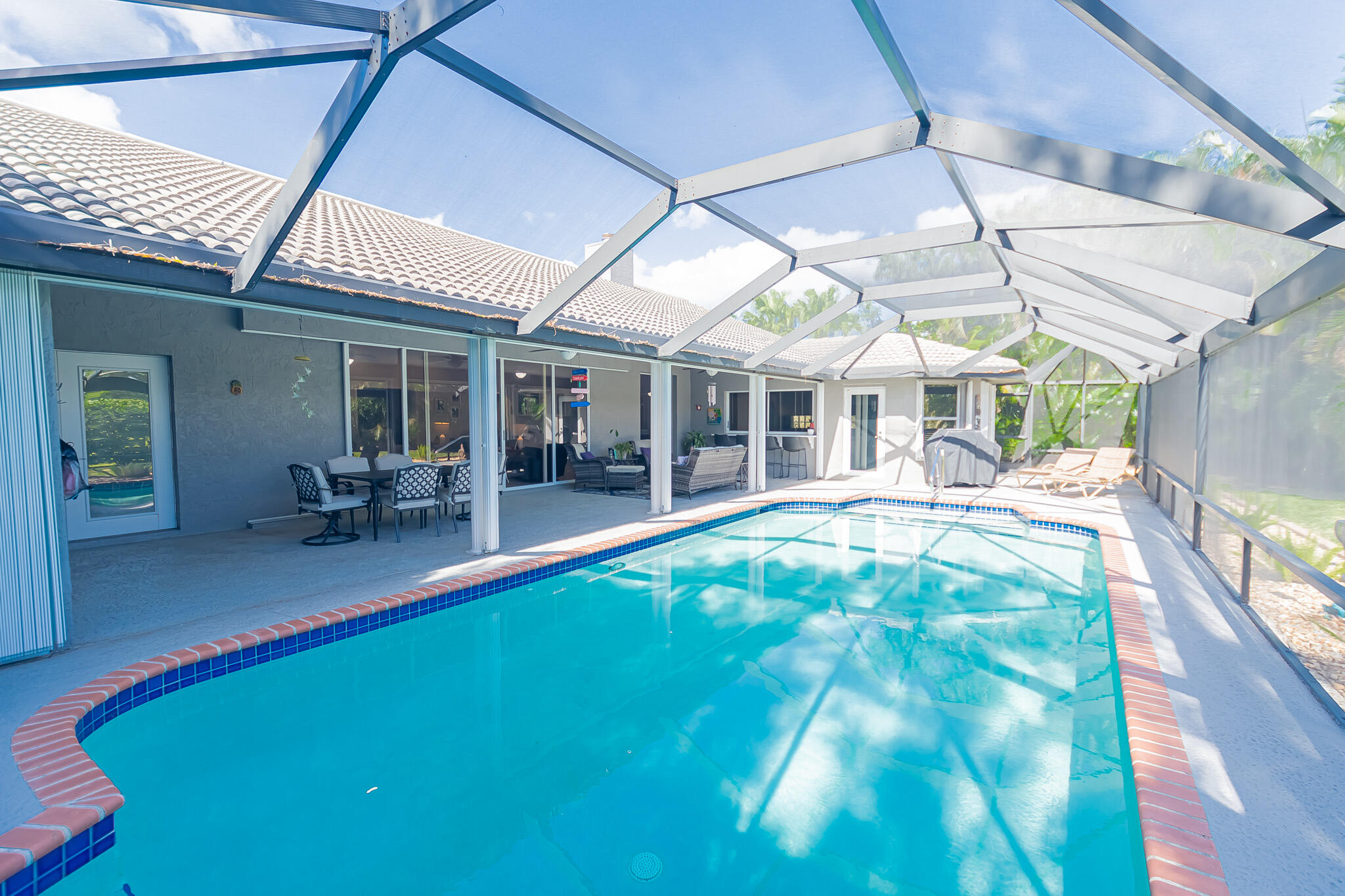 COUNTRY CLUB ESTATES - Residential