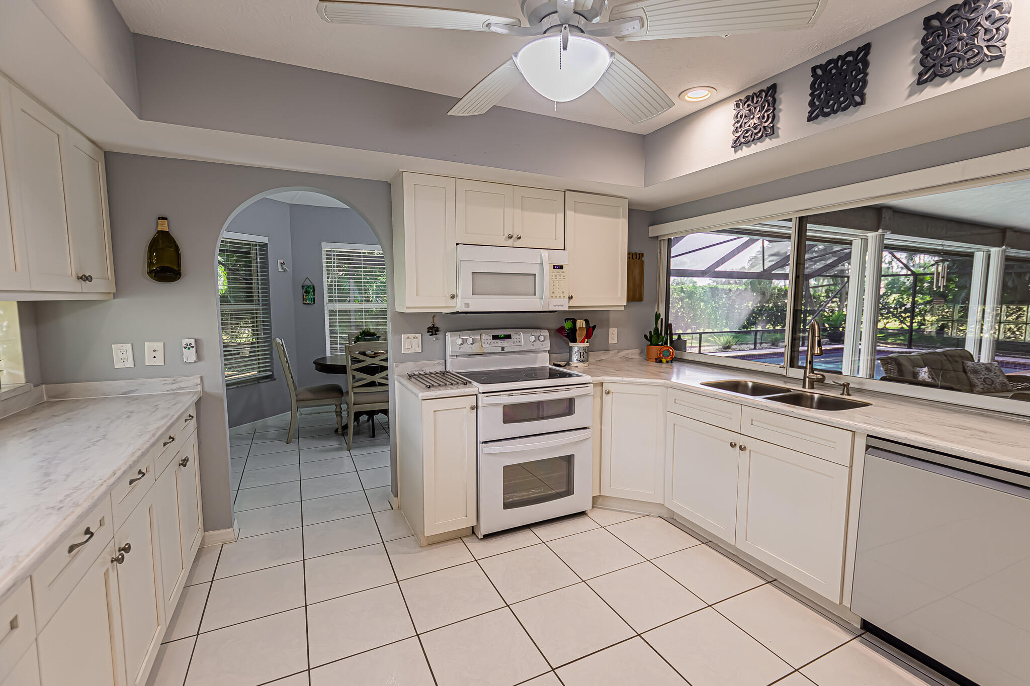COUNTRY CLUB ESTATES - Residential