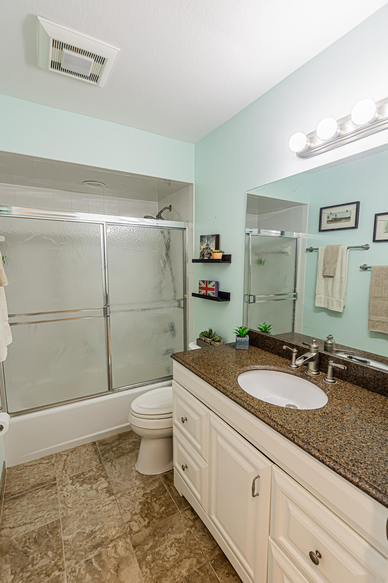 COUNTRY CLUB ESTATES - Residential
