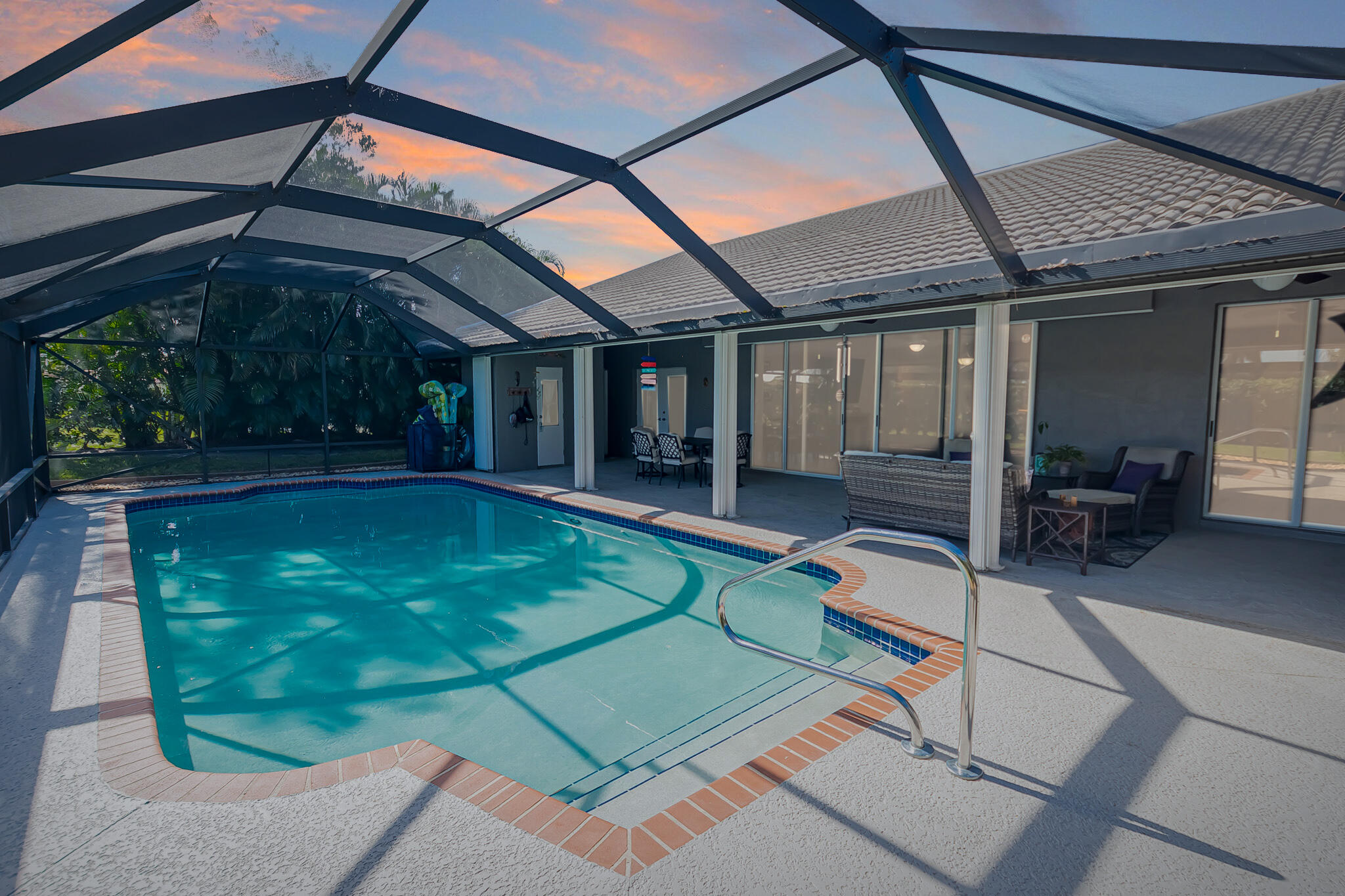 COUNTRY CLUB ESTATES - Residential
