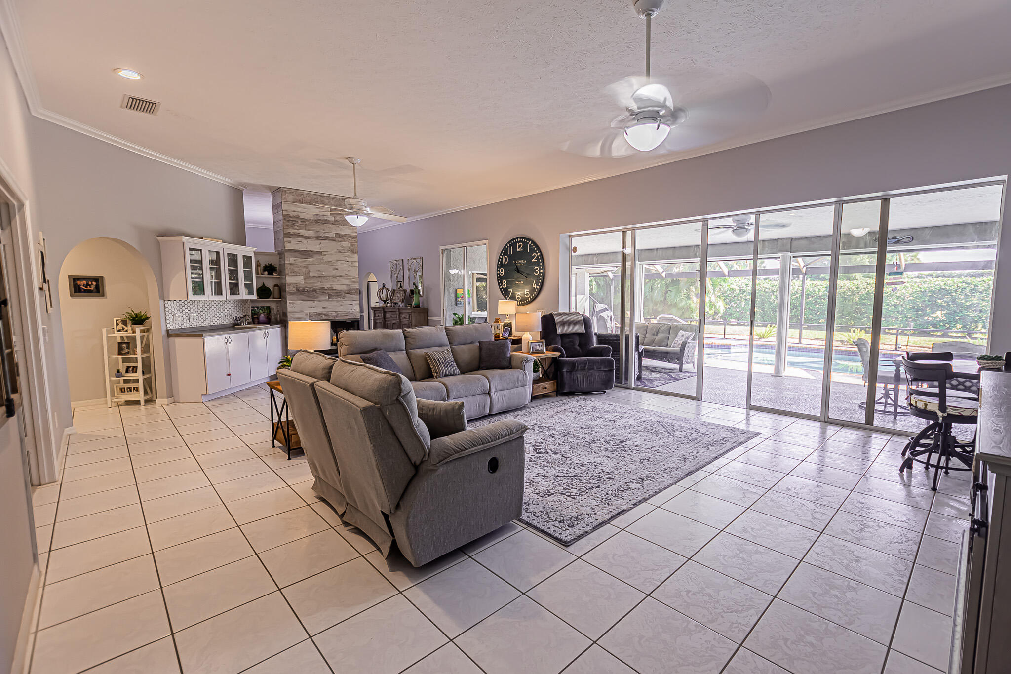 COUNTRY CLUB ESTATES - Residential