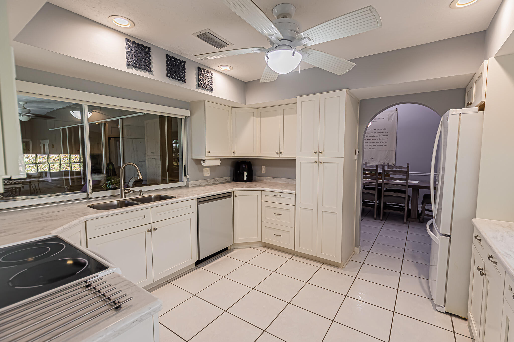 COUNTRY CLUB ESTATES - Residential