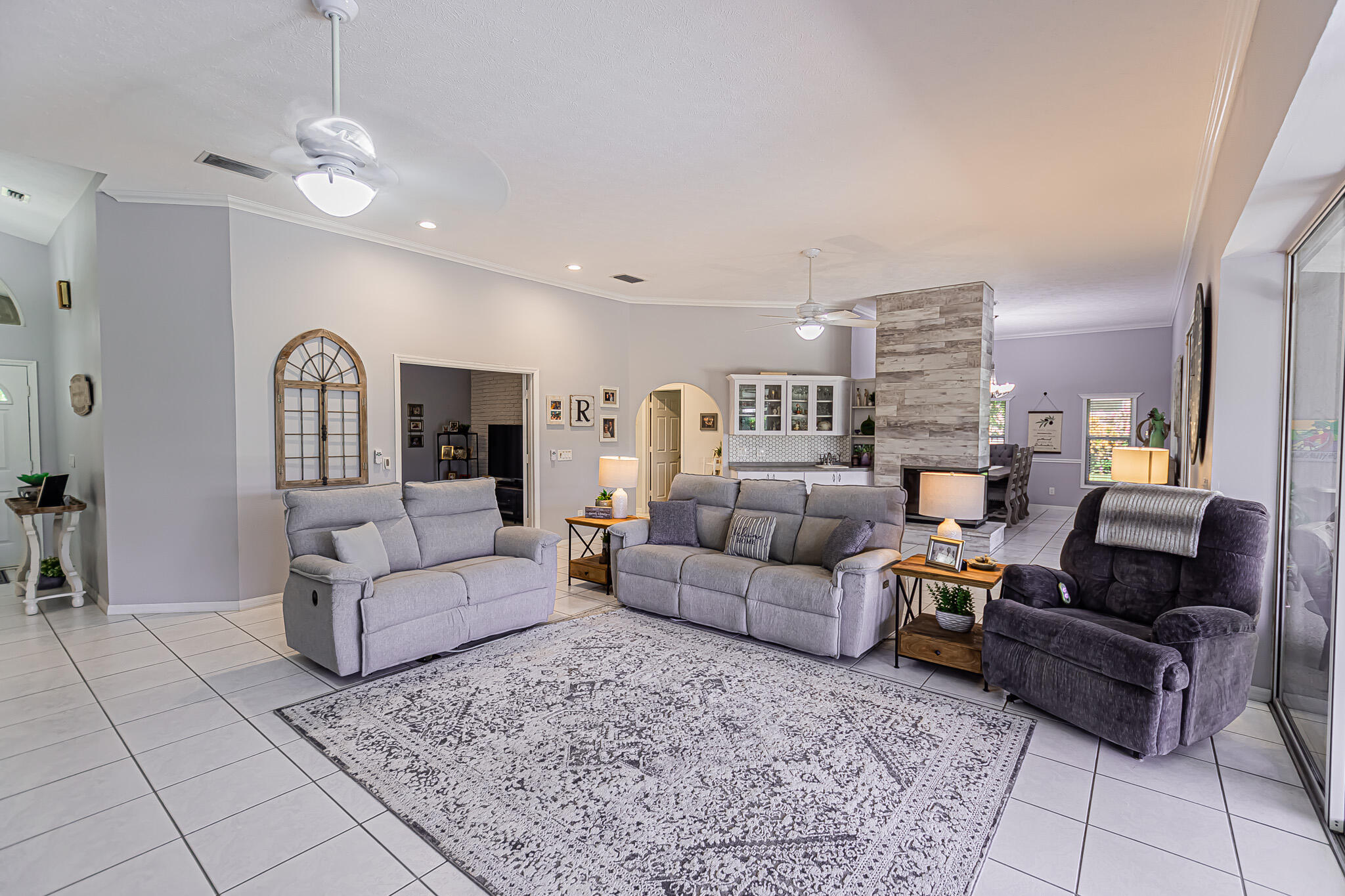 COUNTRY CLUB ESTATES - Residential