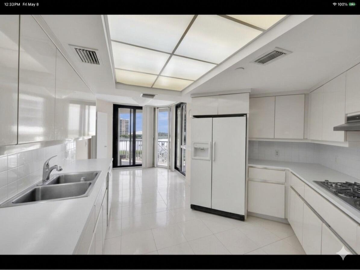 ENCLAVE OF PALM BEACH COND DECL FILED 2-12-85 IN - Residential