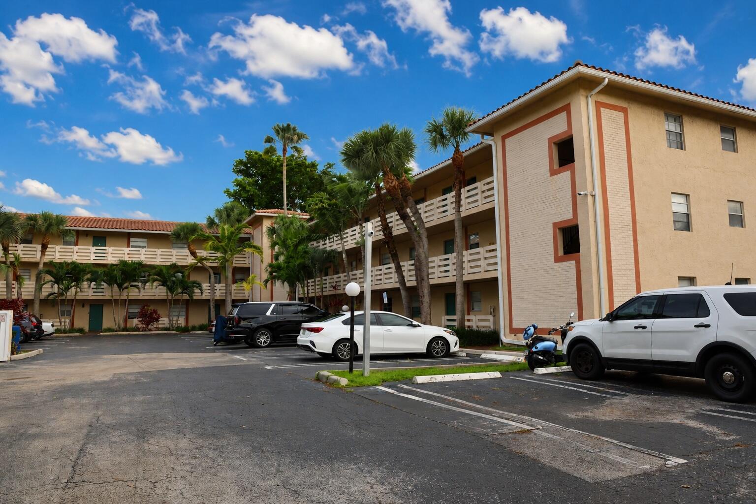 COUNTRY GARDENS CONDO - Residential