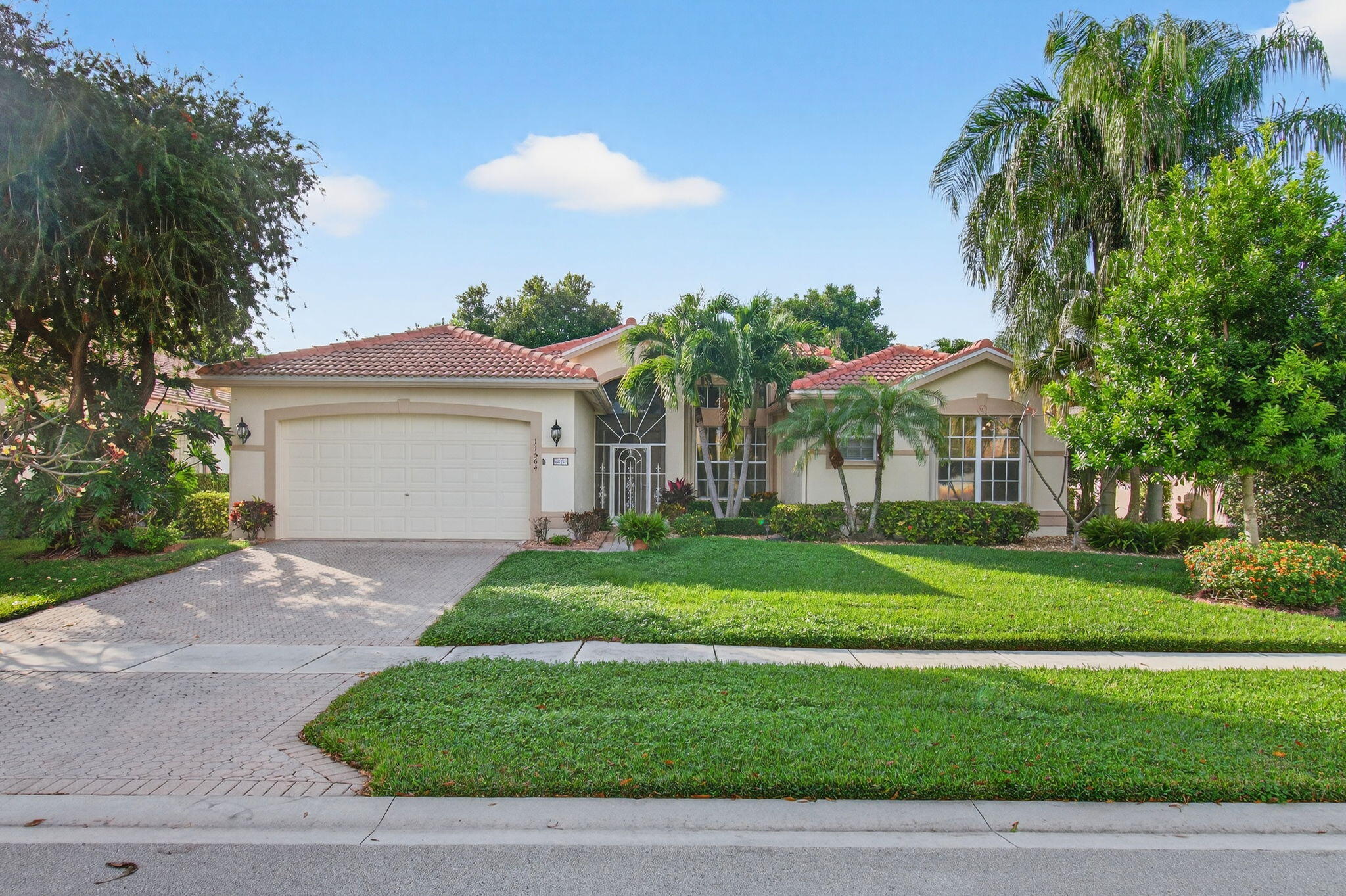 MOVE-IN READY!! NEW ROOF !!  Whole-House GENERATOR!!  2.5 BATHS!! 3BR Madeira, largest 3BR model in lush Valencia Lakes. Beautiful Estate lot with trees. NEW CLUBHOUSE, pickleball & tennis courts, pools are around the corner! Large Family Room, large white SS Kitchen with new appliances, Breakfast Room, Formal DR, split BRs, large Primary ensuite, Guest BA plus Powder Room. Freshly painted white interior, exterior painted 2024. New Fitness Center. Very active Pickleball & Tennis Leagues, Billiard League, Bocce League, Biking Club, Bowling Club, Shows, Many Clubs & Committees, PAP Corps, Theatrical Troupe, Art & Crafts, excellent Cafe open daily, Lap Pool and Resort freeform pool. Join us at ''The Friendliest Valencia'' !! Close in 30 days, it's possible!