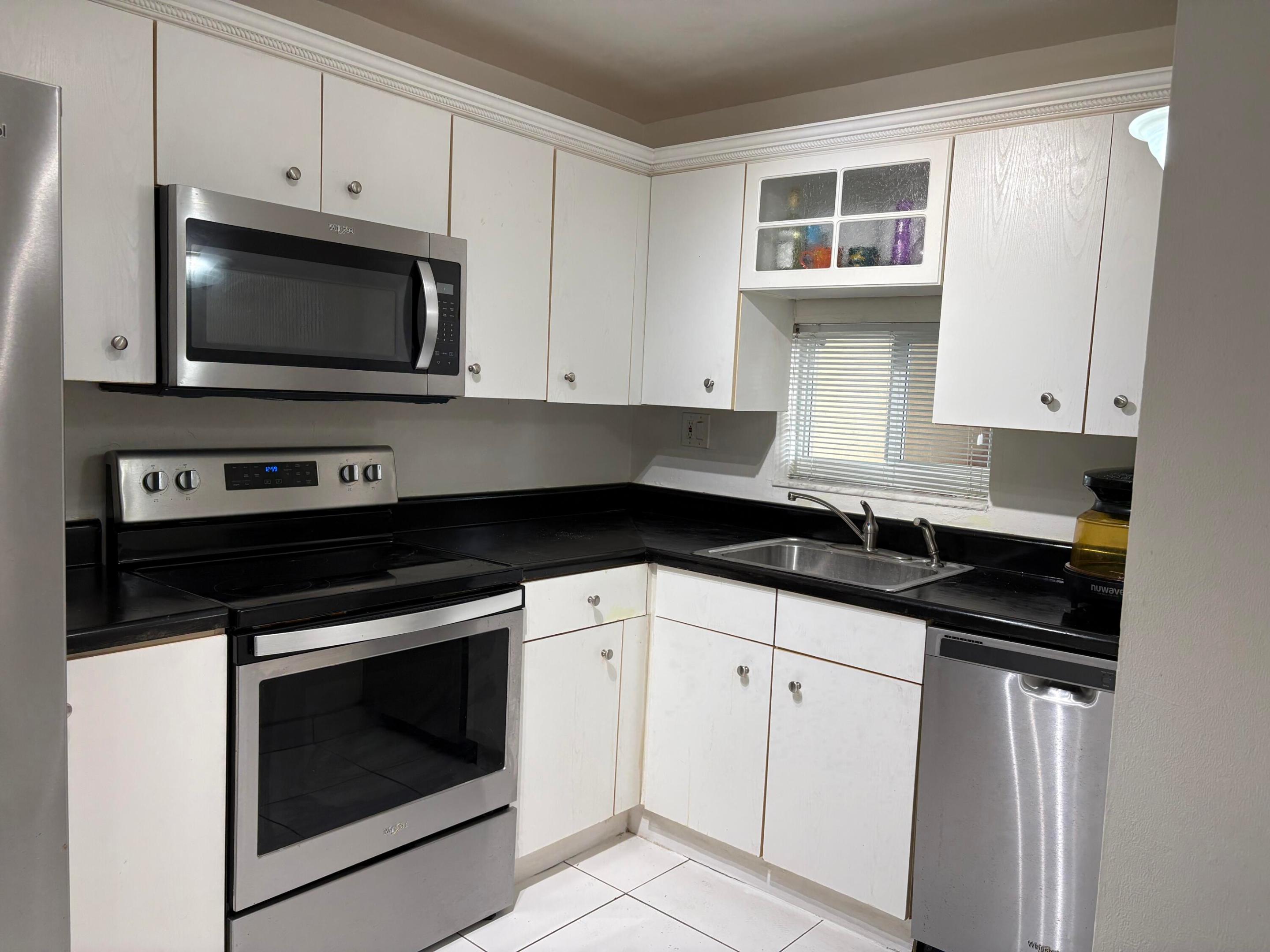HOLLYBROOK GOLF AND - Residential Lease