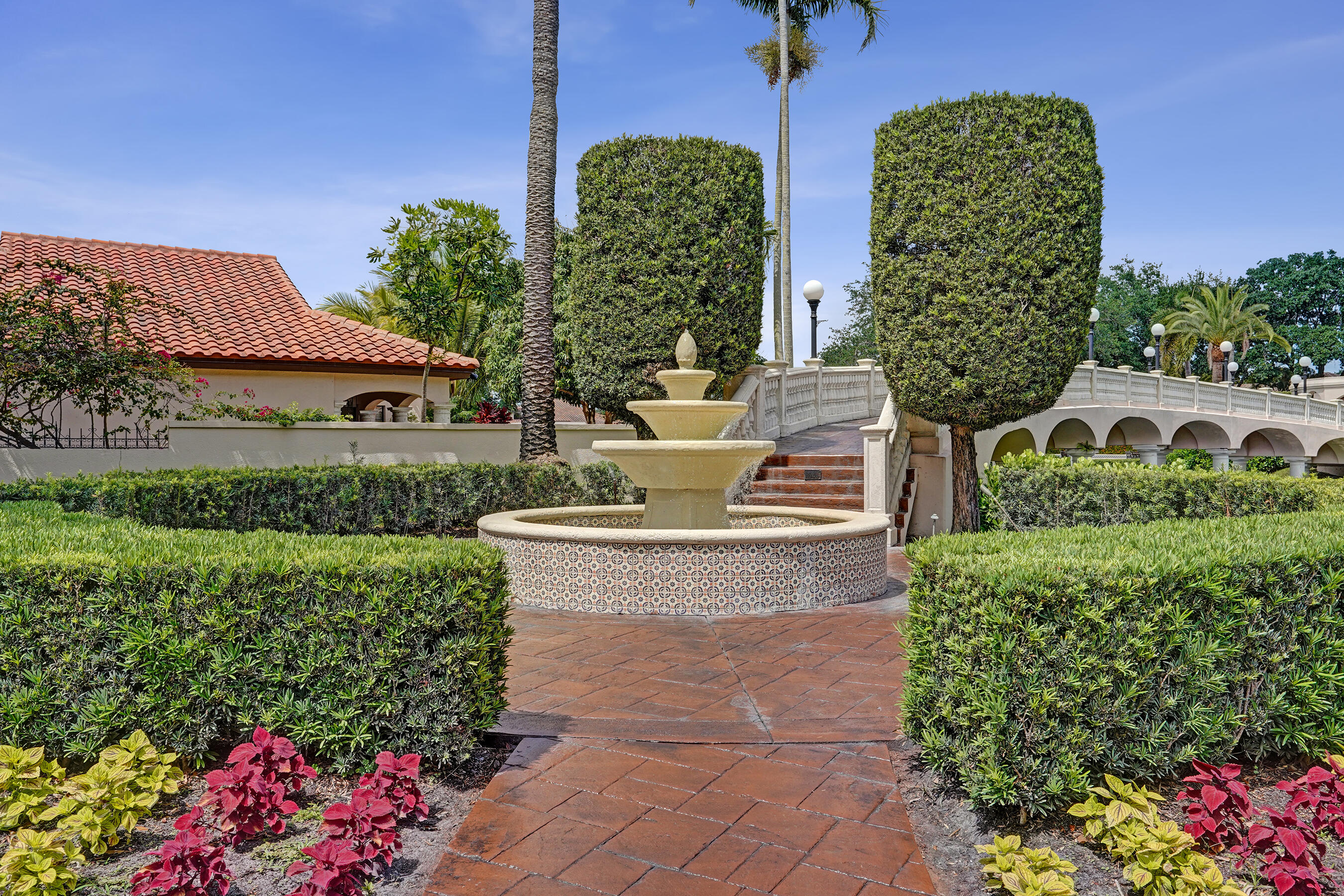 VILLA DESTE CONDO - Residential