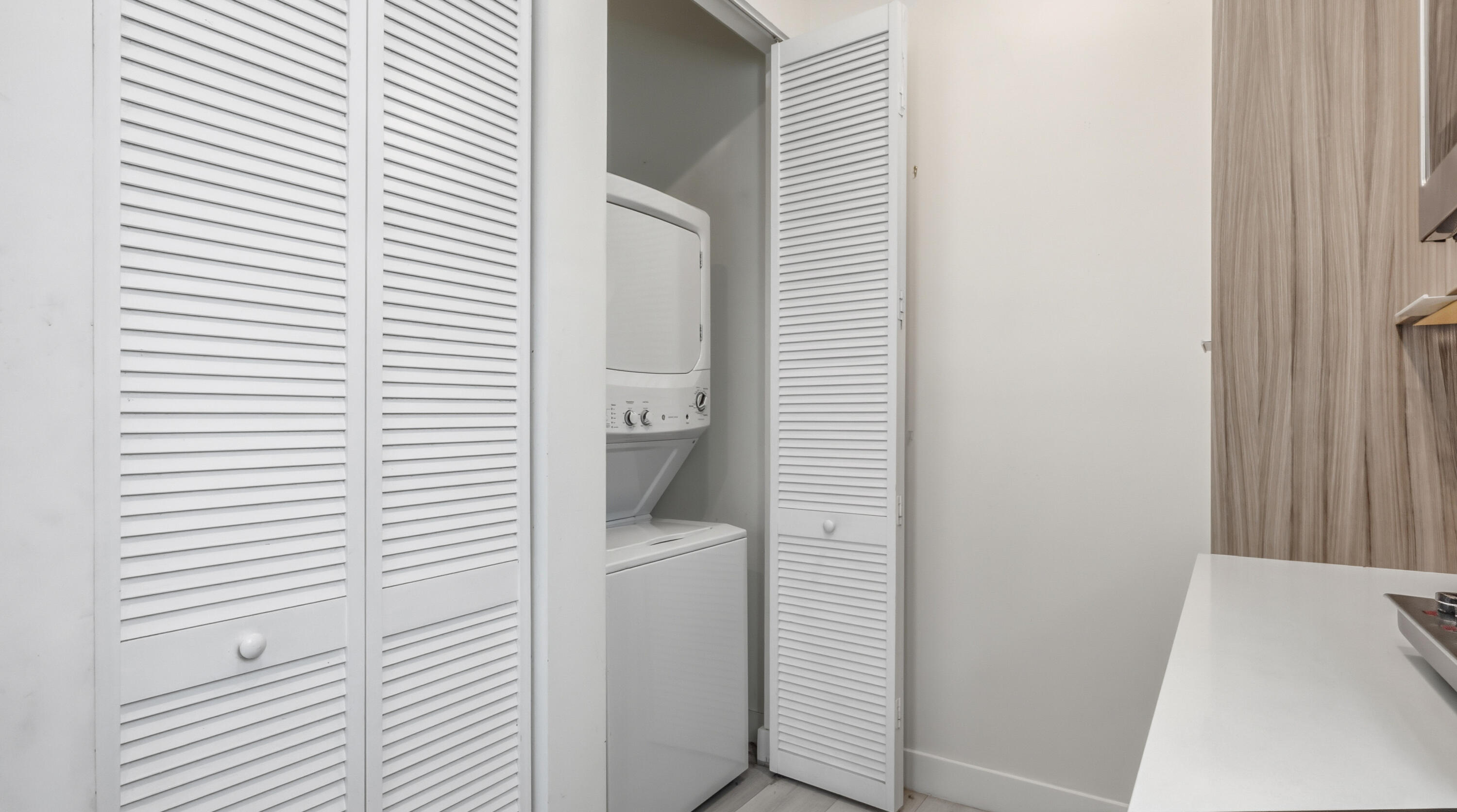 LANDMARK AT DORAL CENTRAL - Residential Lease