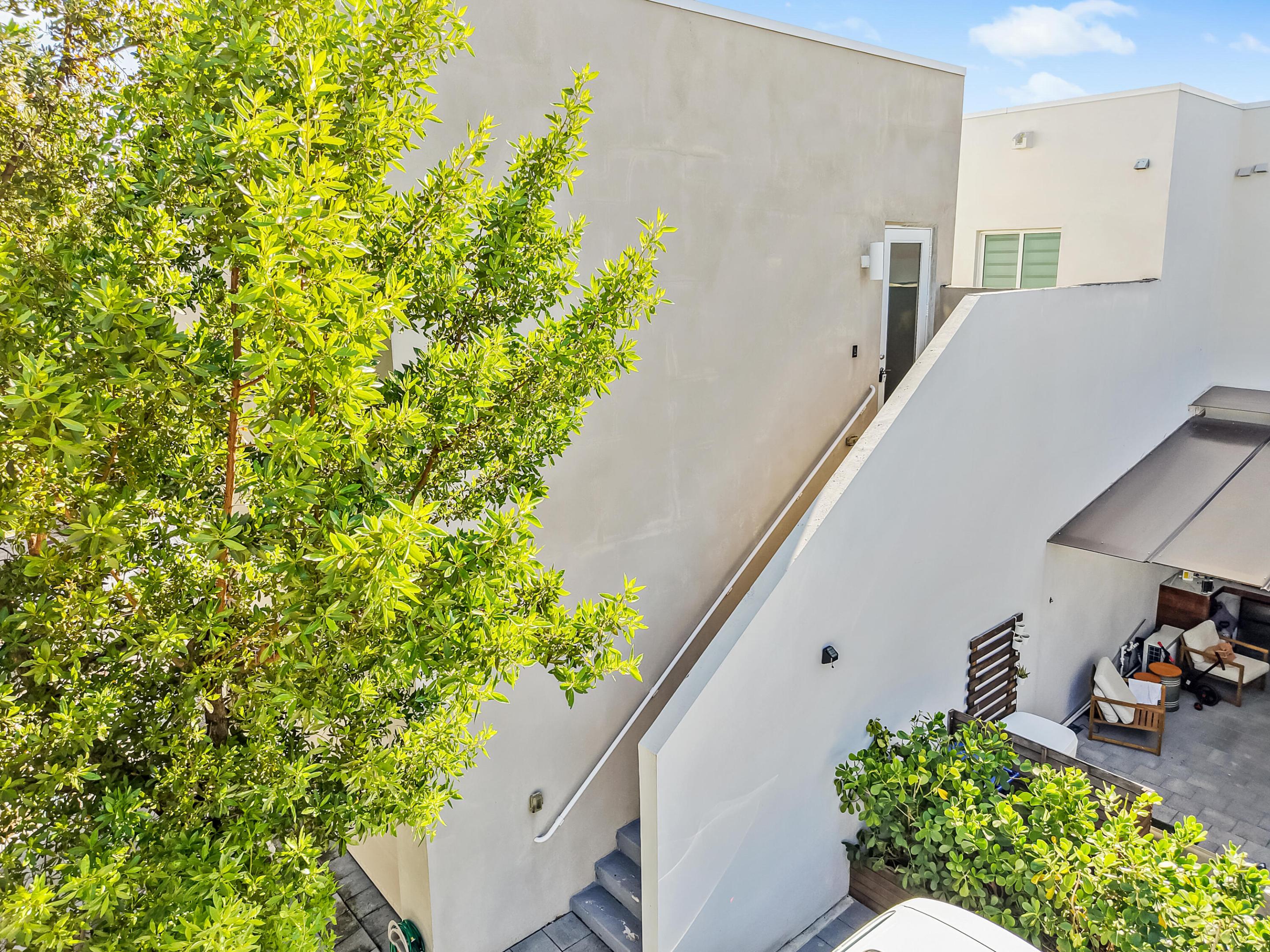LANDMARK AT DORAL CENTRAL - Residential Lease