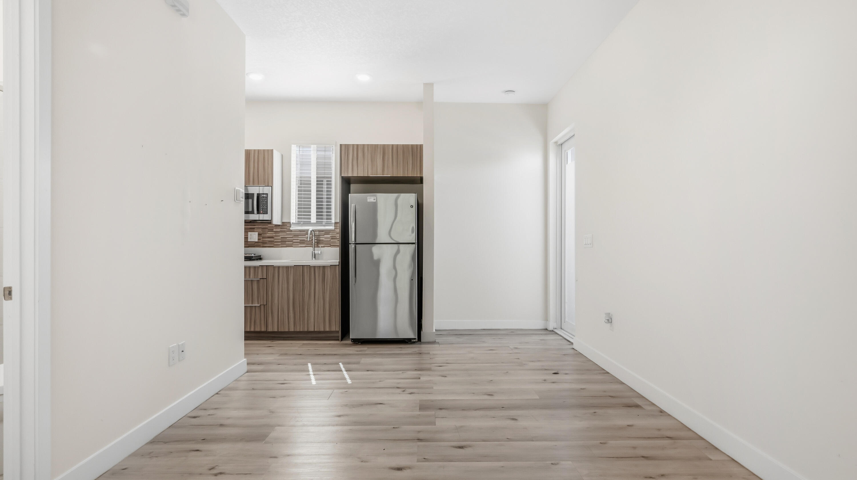 LANDMARK AT DORAL CENTRAL - Residential Lease