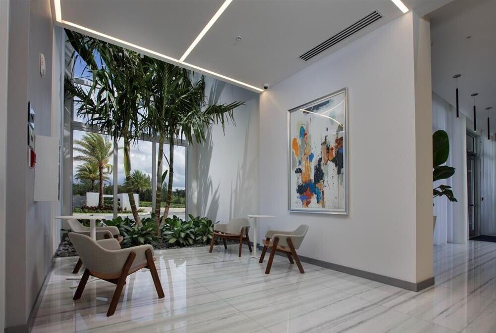 LANDMARK AT DORAL CENTRAL - Residential Lease