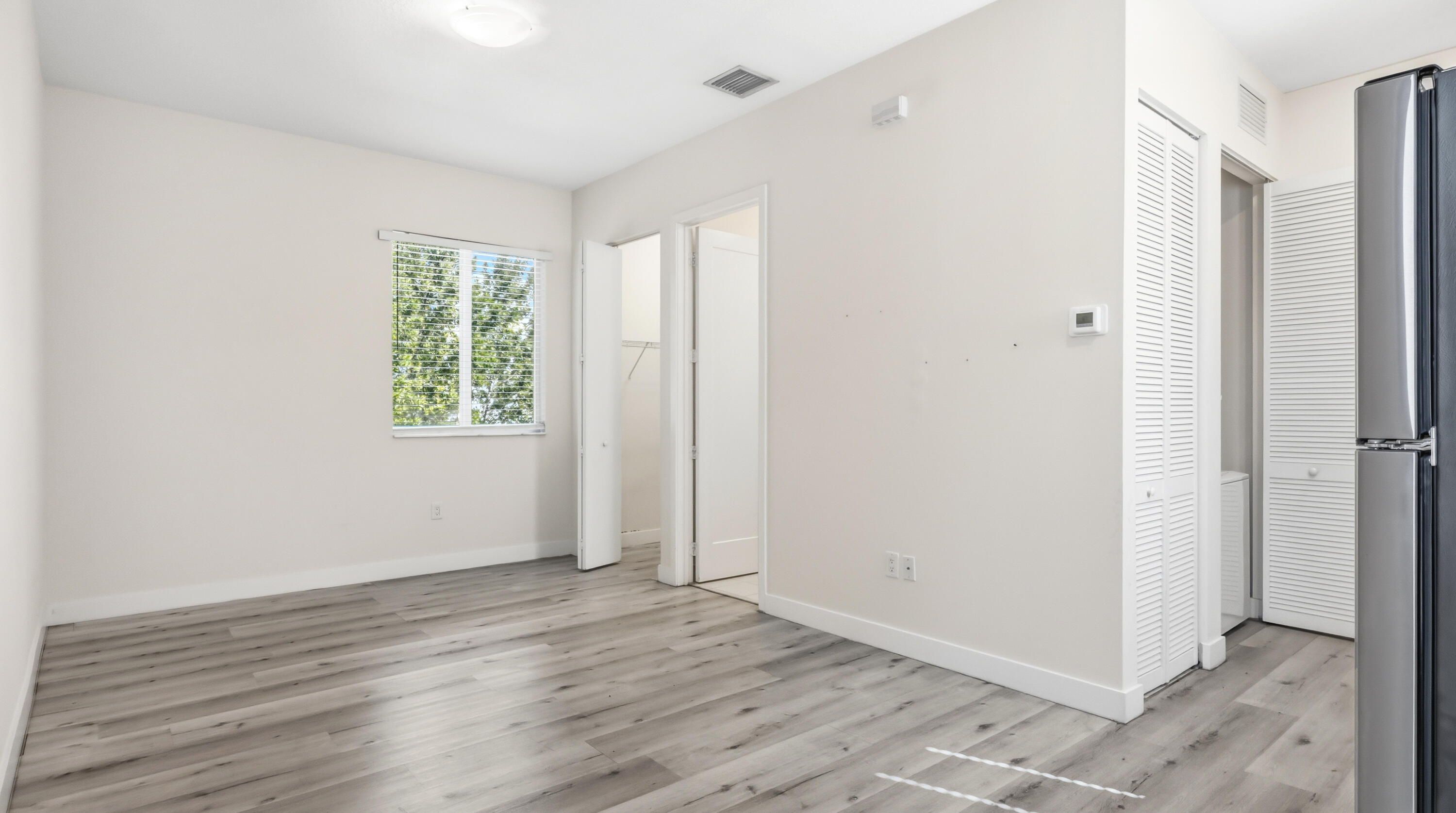 LANDMARK AT DORAL CENTRAL - Residential Lease