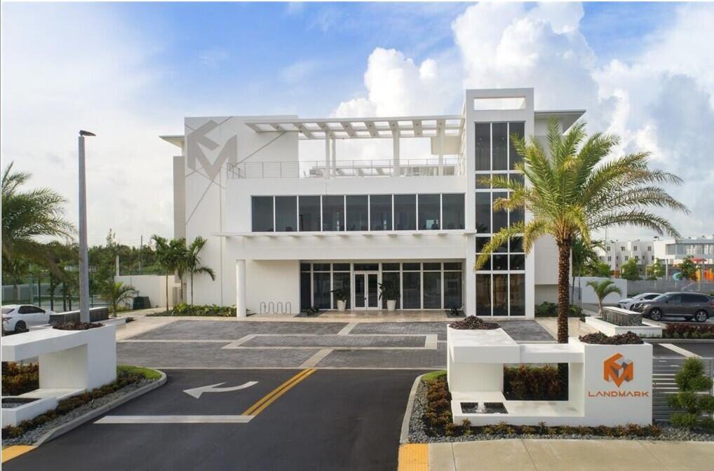 LANDMARK AT DORAL CENTRAL - Residential Lease