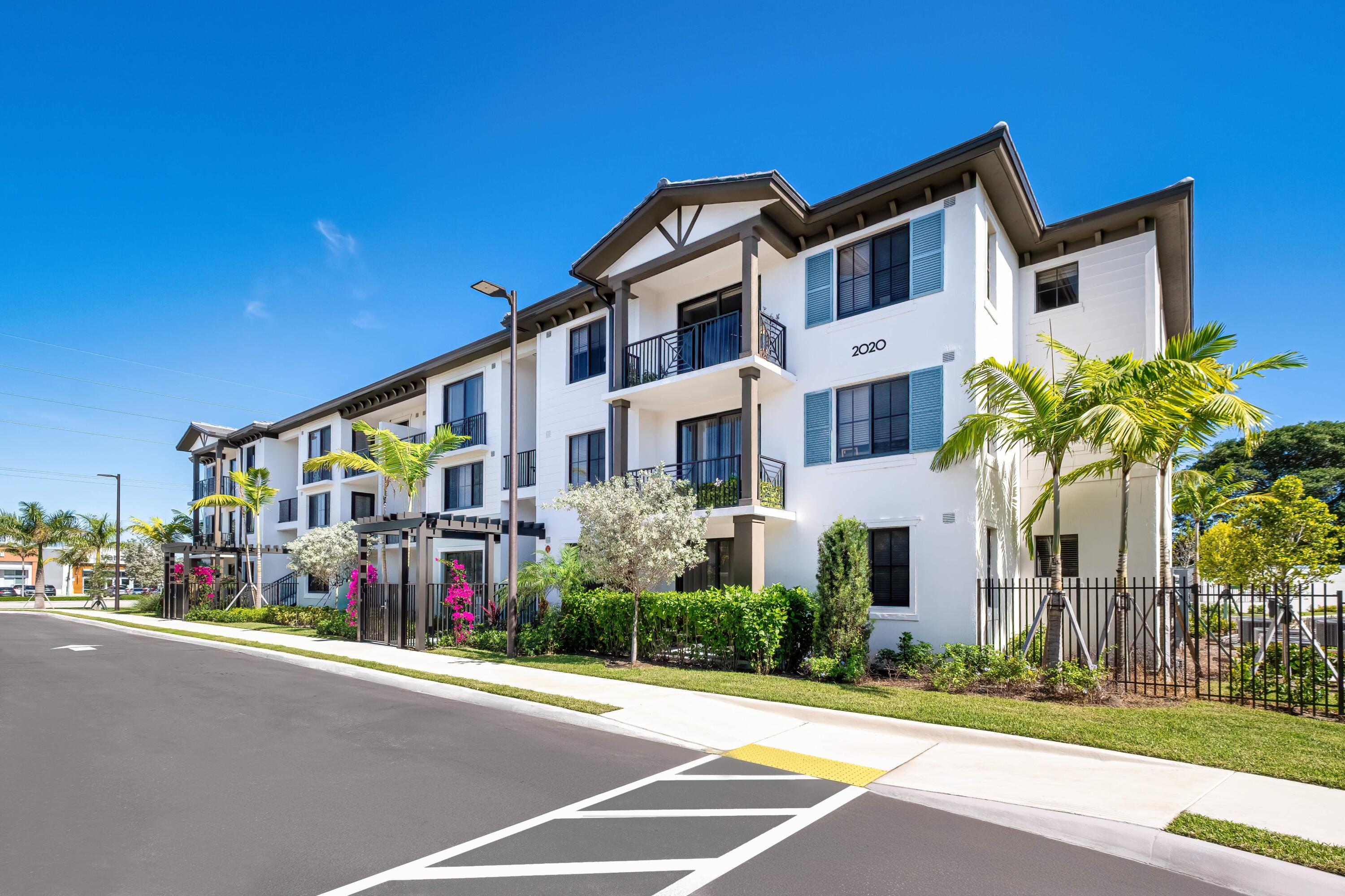Town Hollywood - Residential Lease