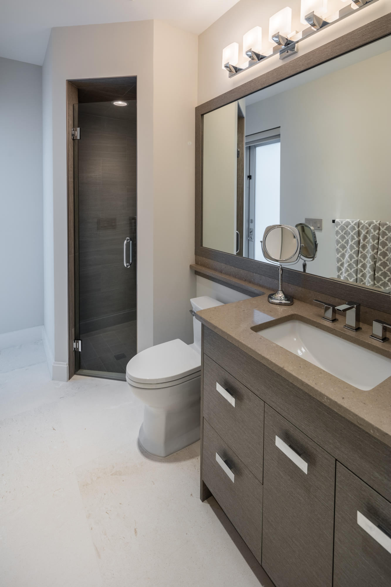 ADMIRALS COVE - Residential