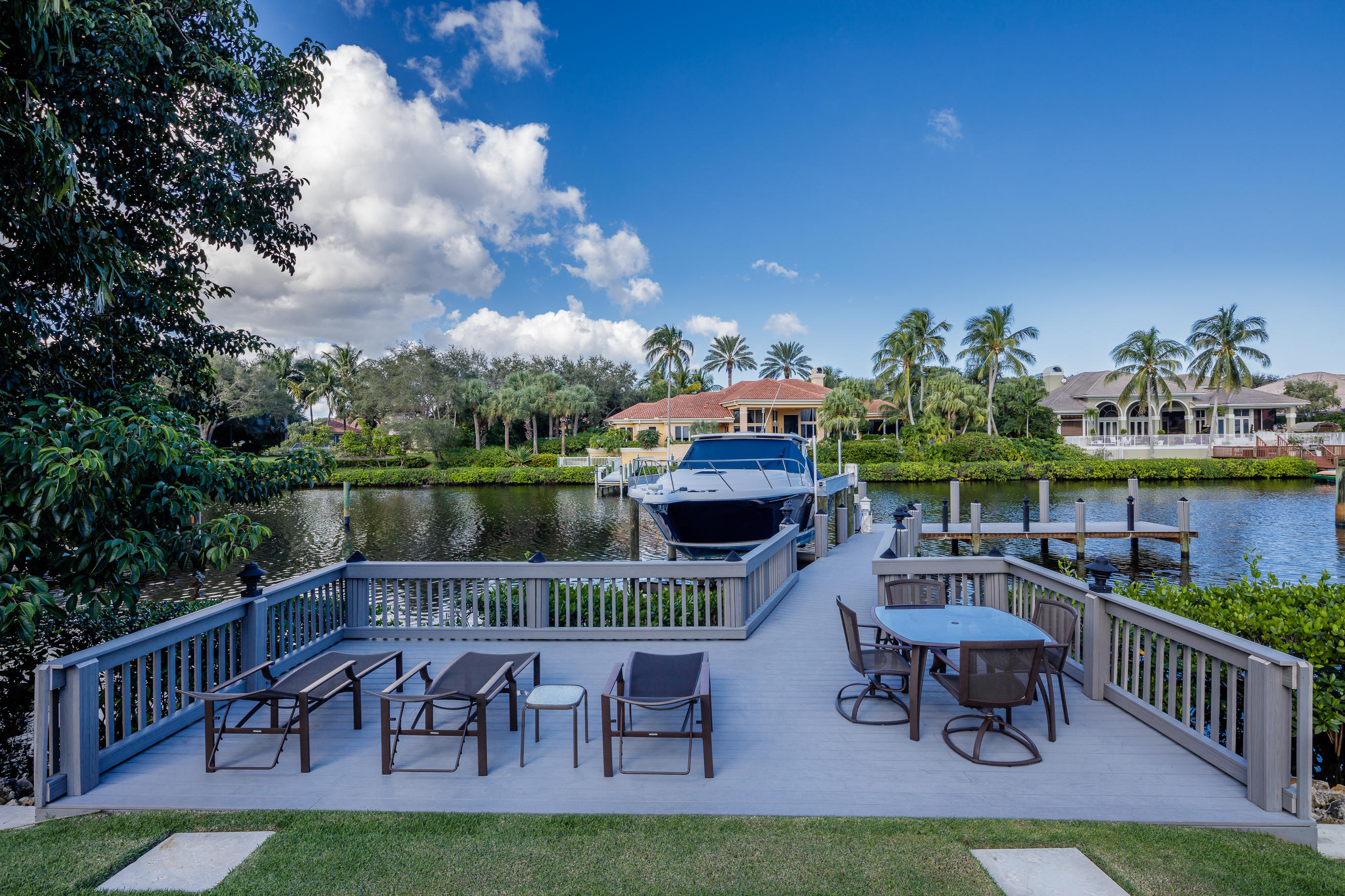 ADMIRALS COVE - Residential