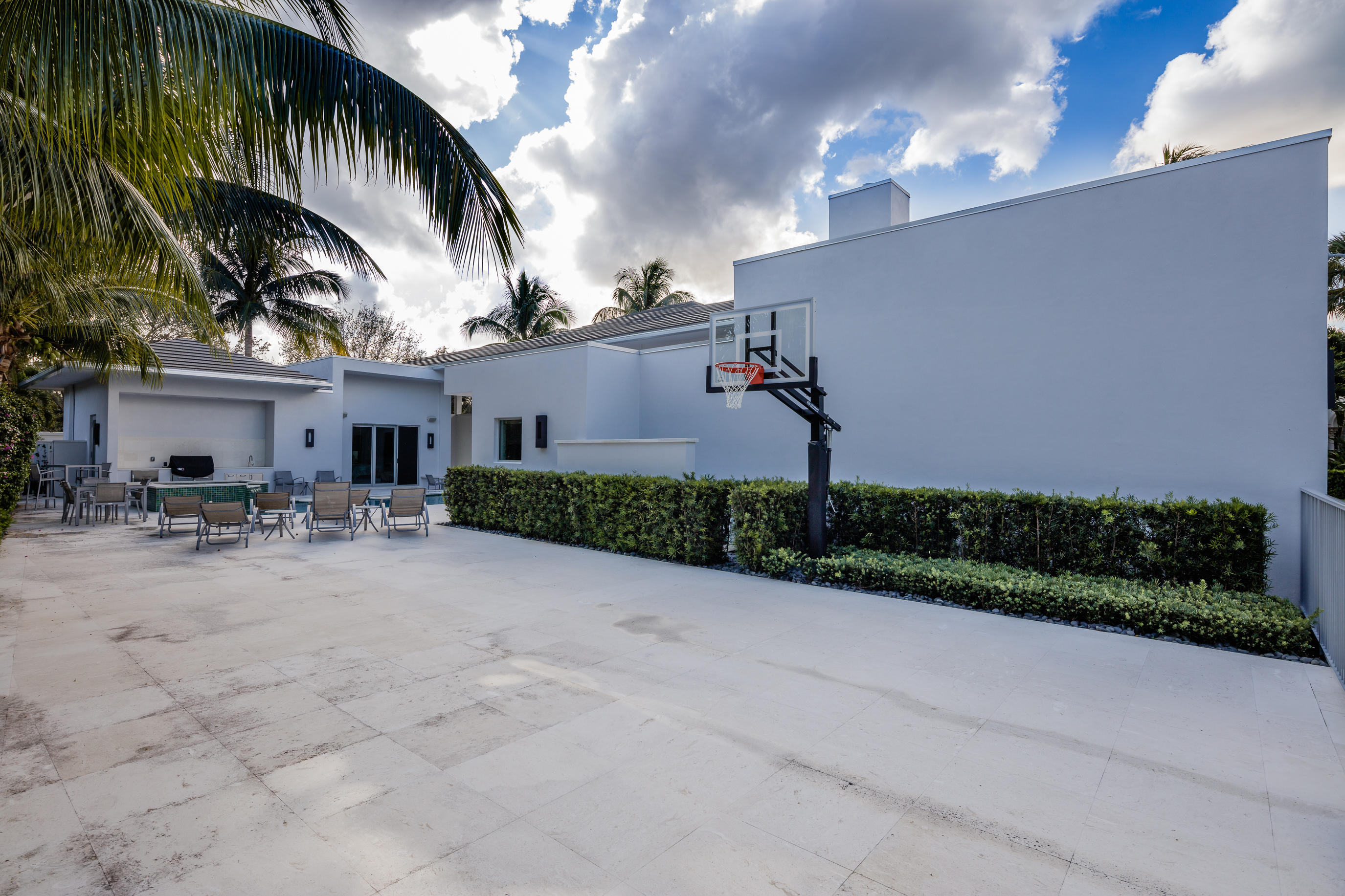 ADMIRALS COVE - Residential