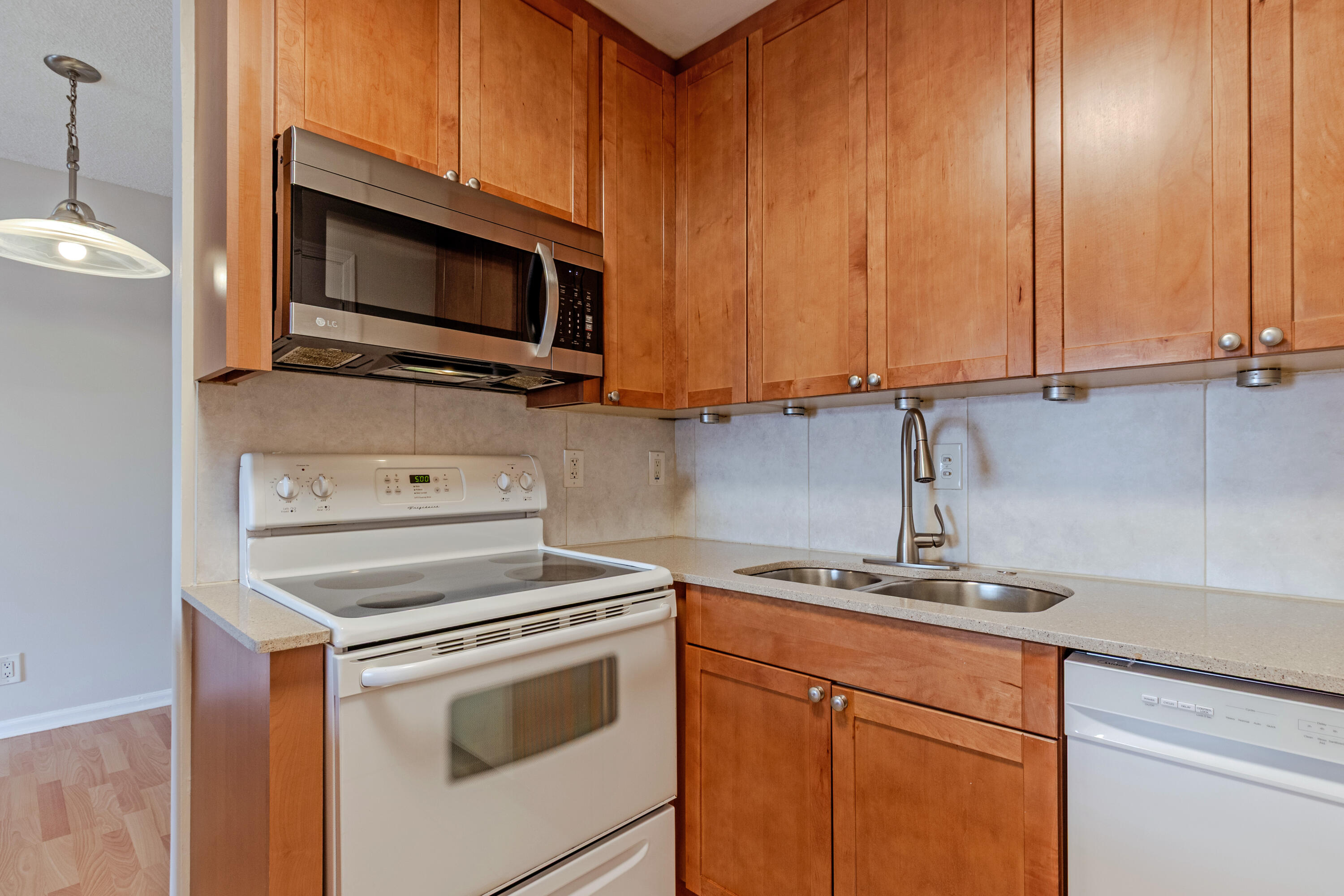 IMPERIAL POINT COLONNADES CONDO - Residential
