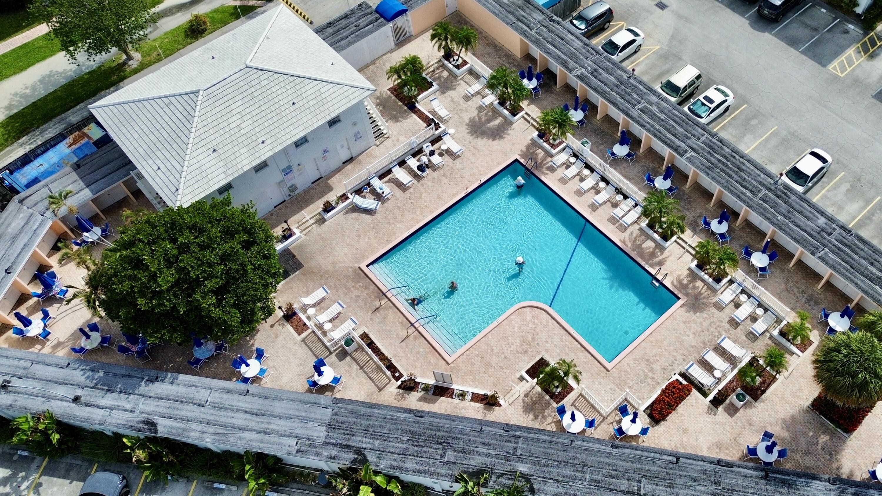 IMPERIAL POINT COLONNADES CONDO - Residential