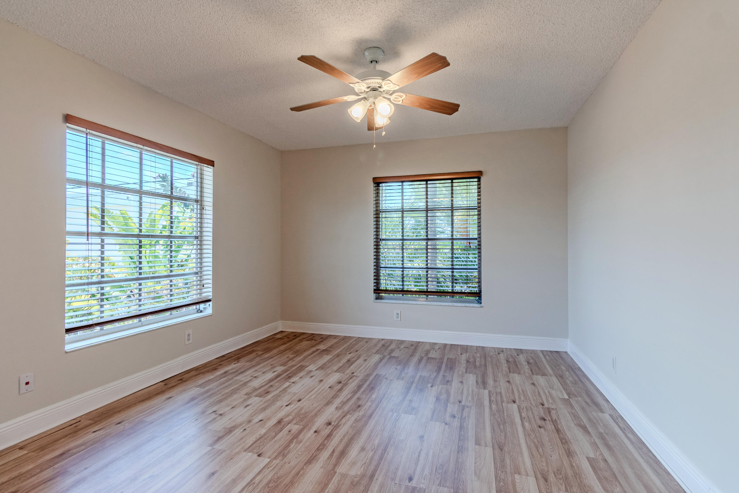 IMPERIAL POINT COLONNADES CONDO - Residential