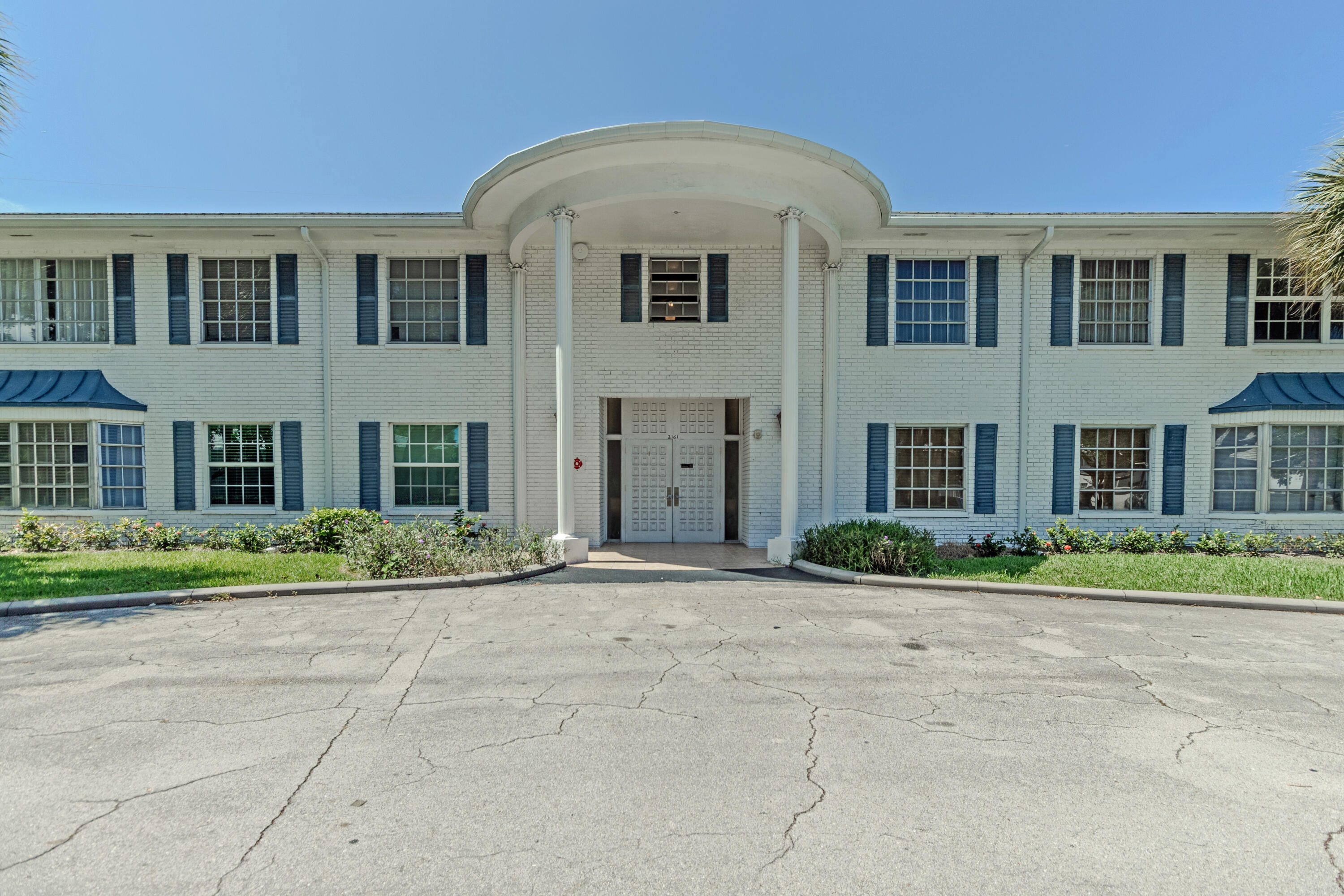 IMPERIAL POINT COLONNADES CONDO - Residential