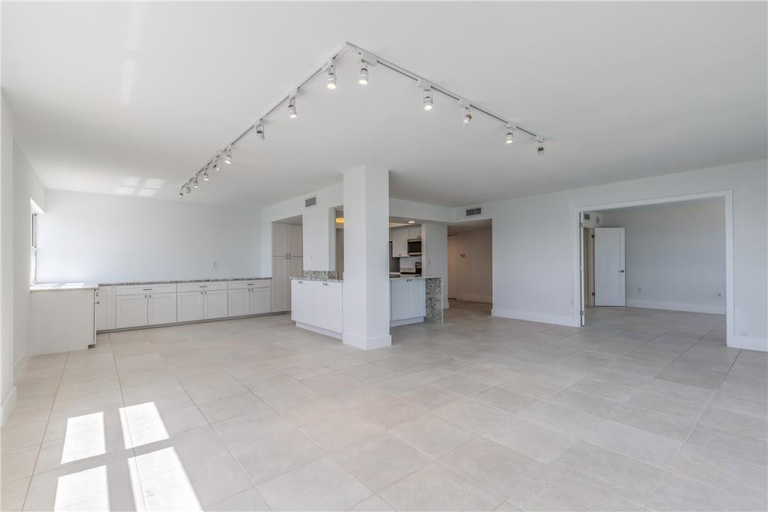 SOUTHPOINT - Residential