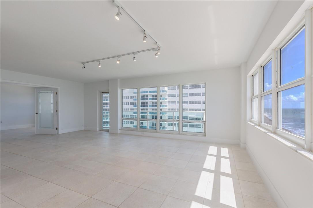 SOUTHPOINT - Residential