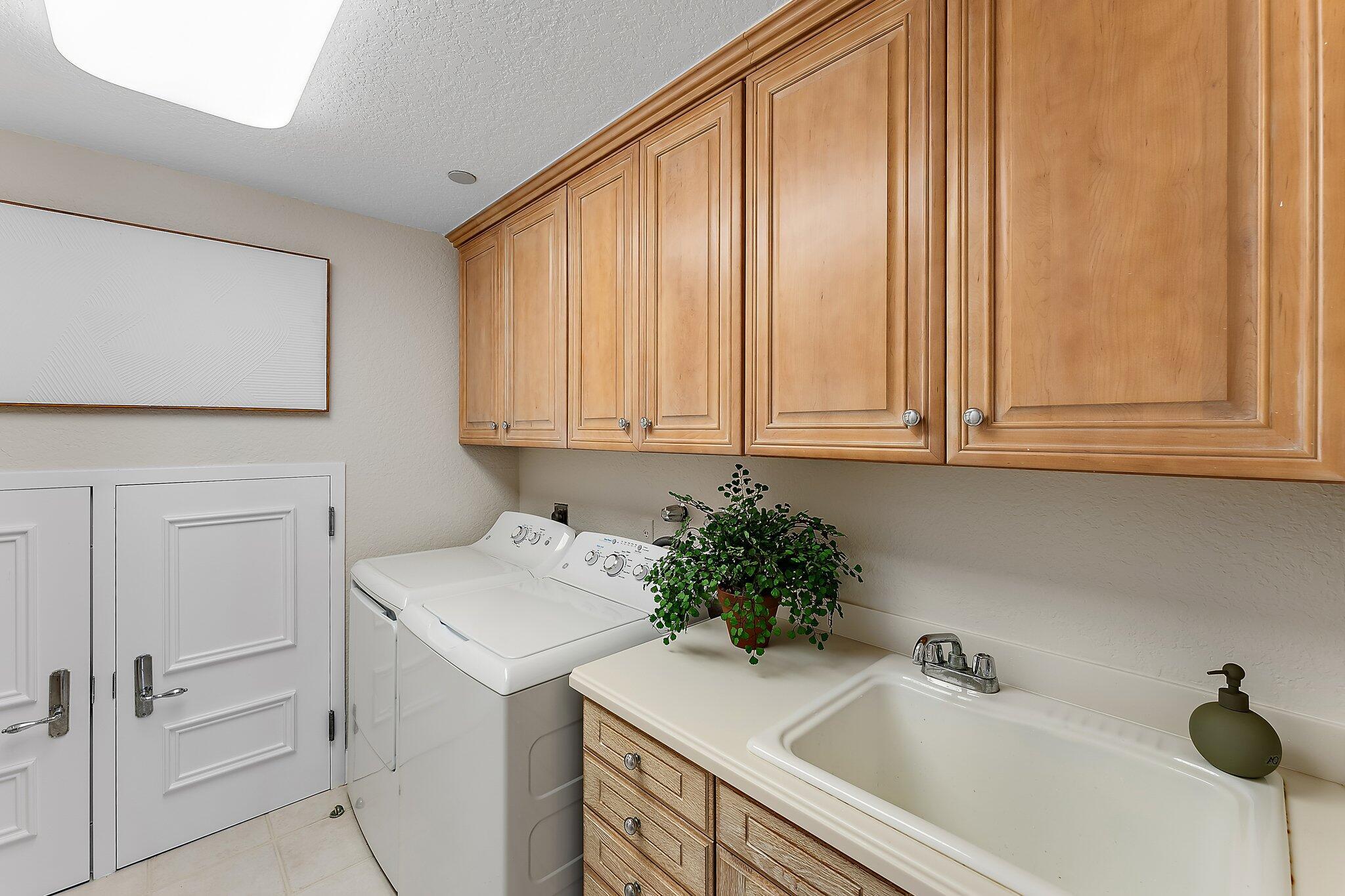 CLARIDGE JUPITER ISLAND CONDO - Residential