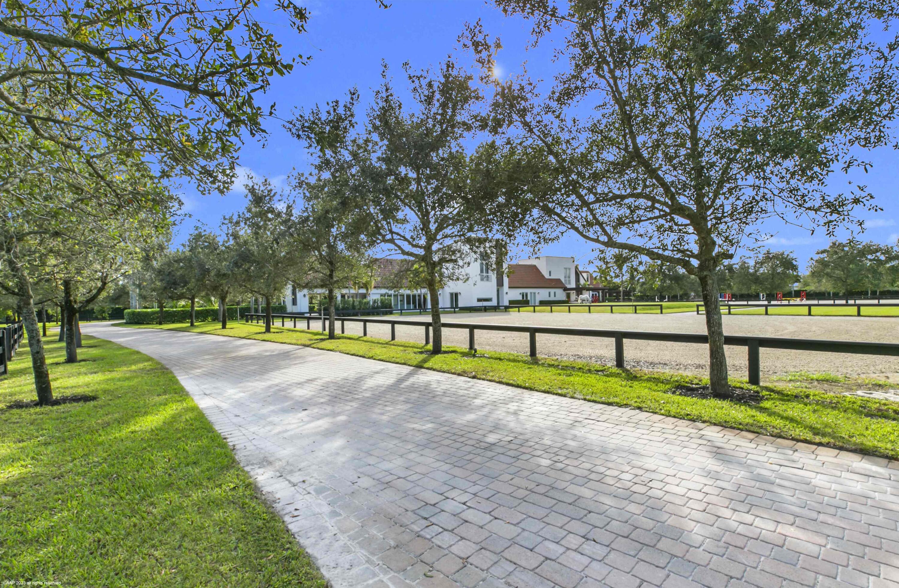 SADDLE TRAIL PARK OF WELLINGTON - Residential