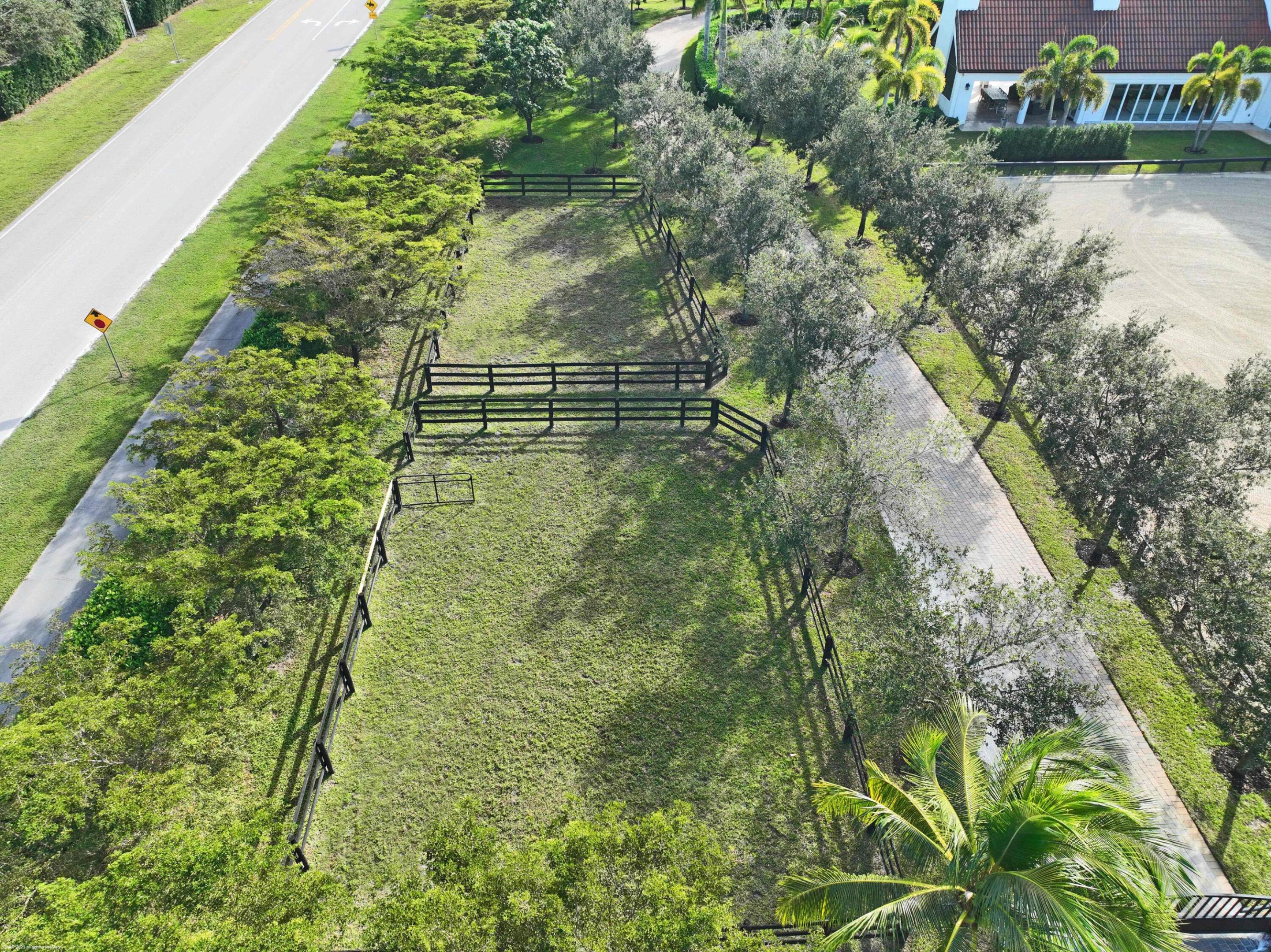 SADDLE TRAIL PARK OF WELLINGTON - Residential
