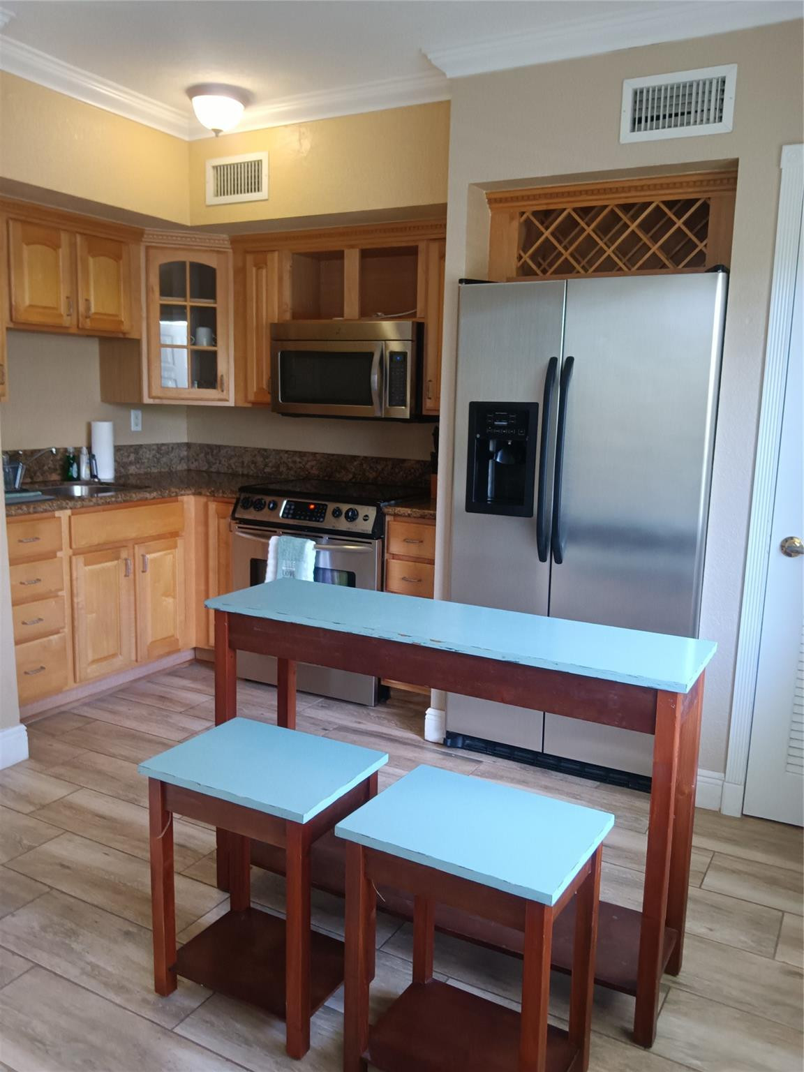 Private quiet gated building, unit has tankless hot water heater, tile (wood look) flooring, large walk in closet off large bedroom, lots of natural light, completely furnished with linens and dishes, assigned parking close to access gate, 1 block in from Las Olas, walk to nightlife, shops, restaurants, etc., 15 minutes to the airport, private heated pool, on site laundry facilities, close to all major highways and expressways, shopping.  A perfect secluded apartment in the middle of all the walkable amenities.   Only 4 floors, this 2nd floor unit overlooks pool and towards downtown ft. Lauderdale, short bike ride to the beach.  Owner requires non-smoker and no pets. Don't miss this private, comfortable  updated, fully furnished 1/ 1condo, 1 block in from Las Olas. Heated pool, laundry facilities, courtyard, assigned parking ,right near entry gate to the building.  Walkable neighborhood, 15 minutes to the airport, and major highways, close to the beach.
