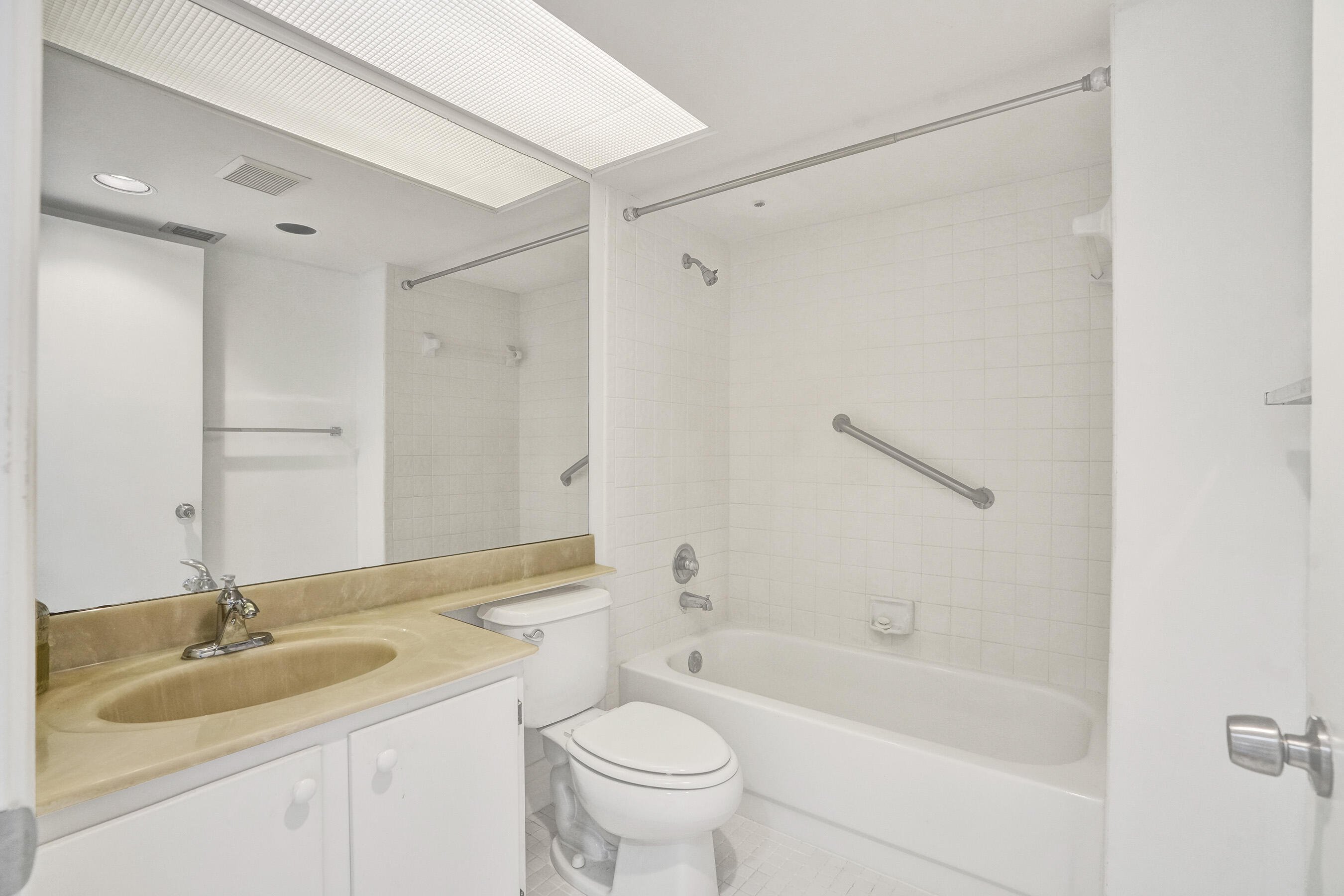 CAYMAN VILLAGE A CONDO - Residential Lease